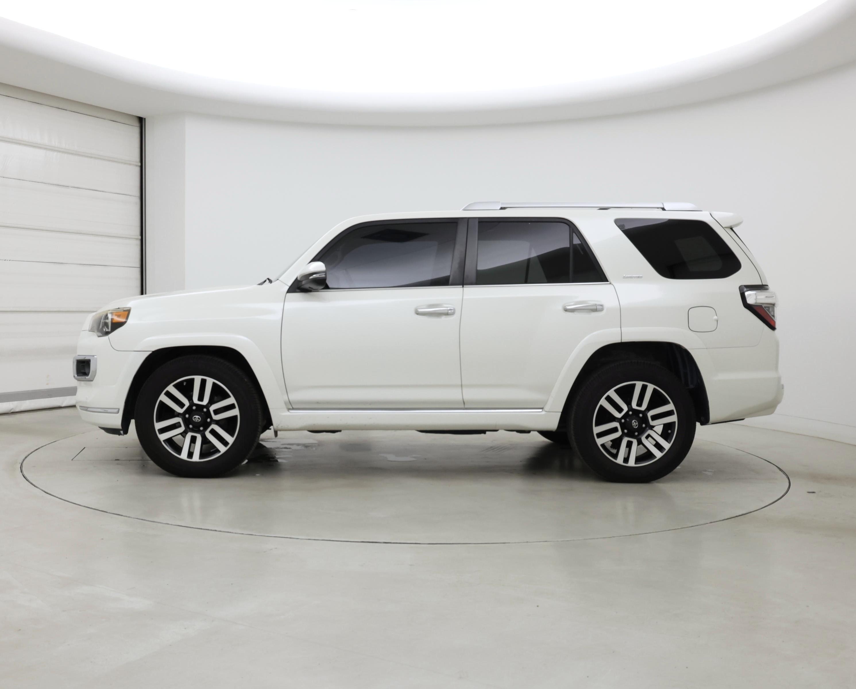 Thumbnail: 2014 Toyota 4Runner - 3
