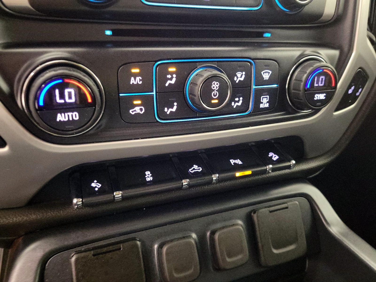2017 GMC Sierra 1500 SLT - Photo 17