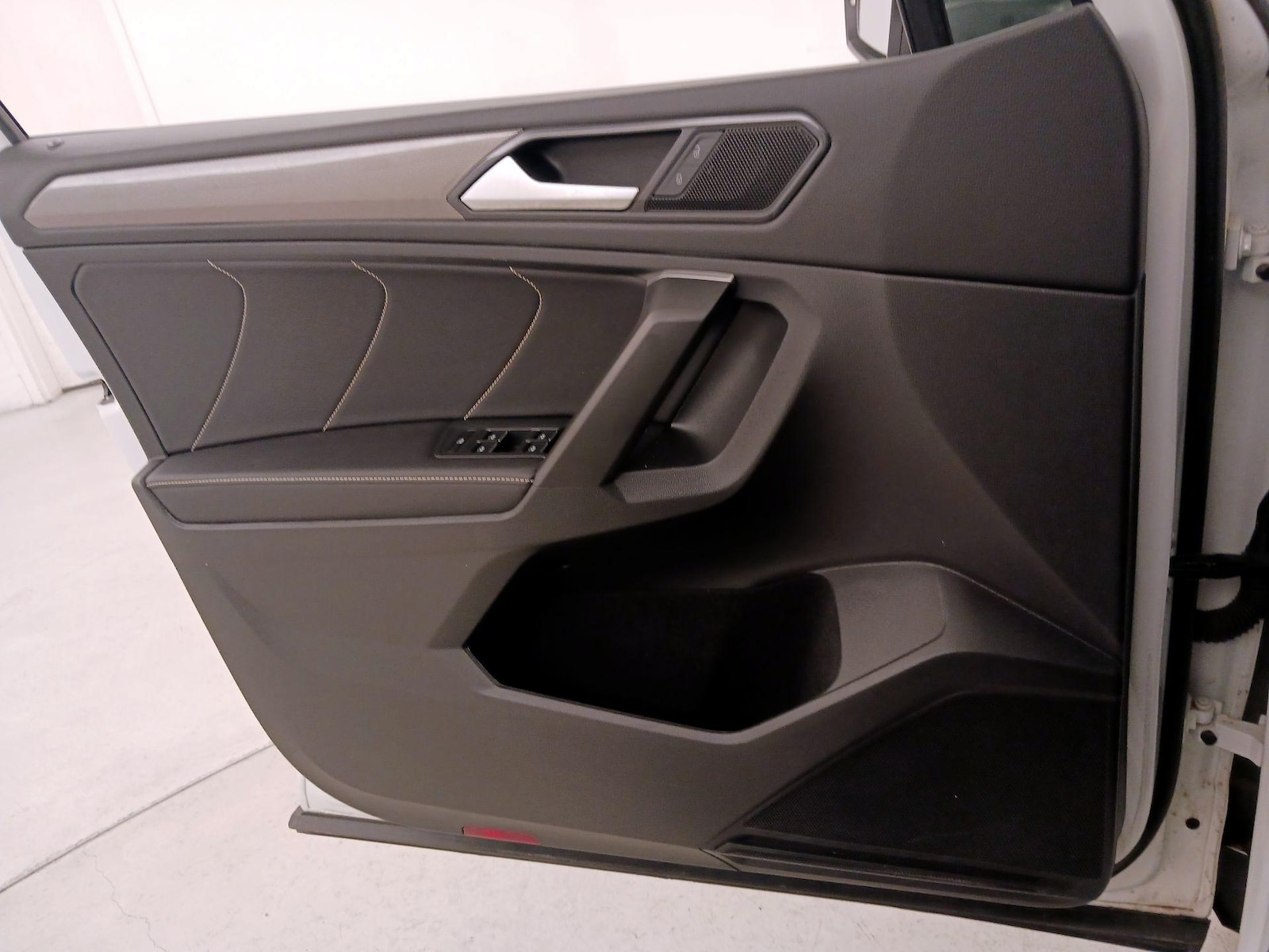 2023 Volkswagen Tiguan SE - Photo 13