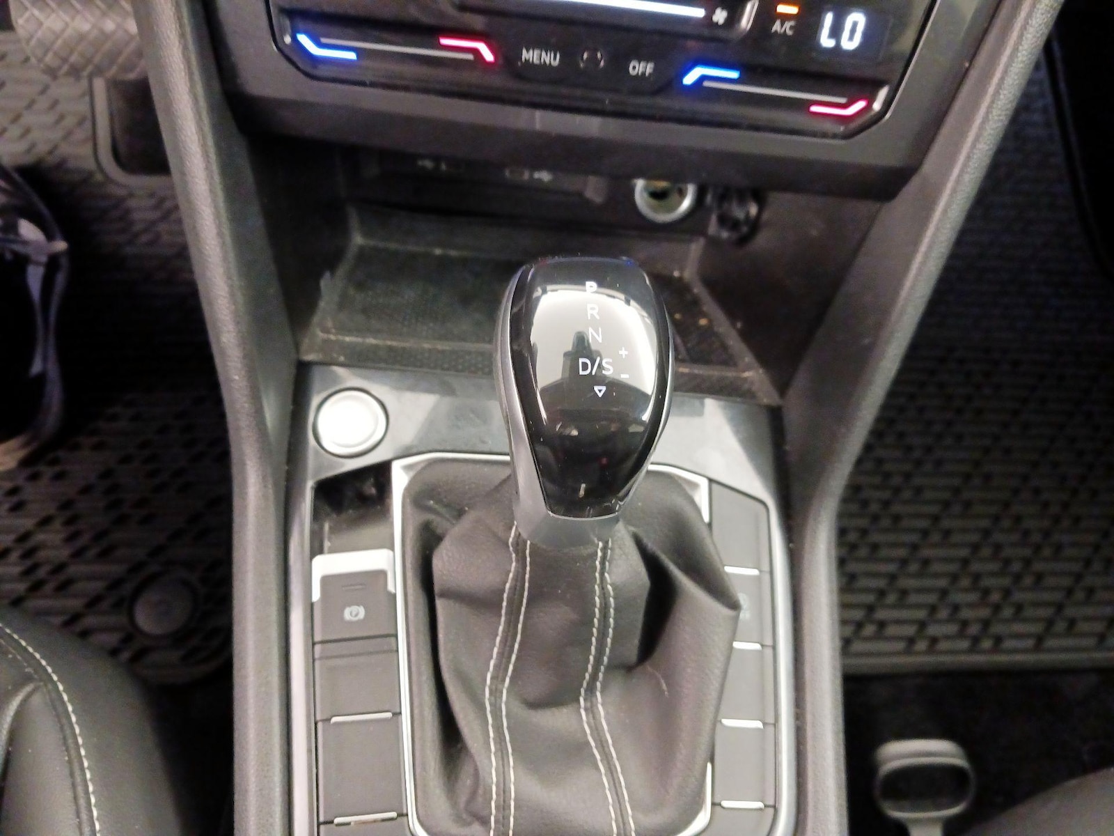 2023 Volkswagen Tiguan SE - Photo 18