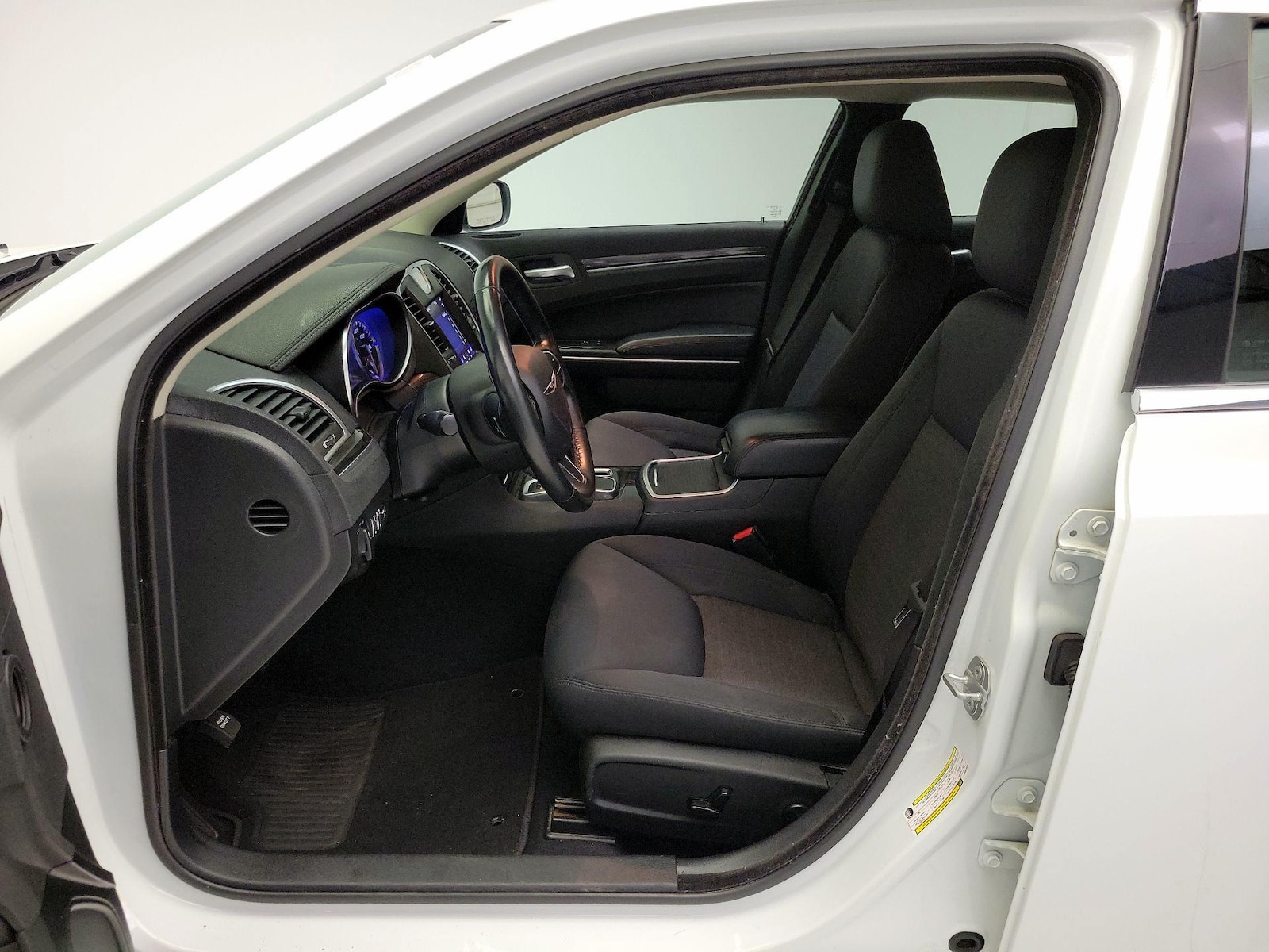 2019 Chrysler 300 Touring - Photo 12