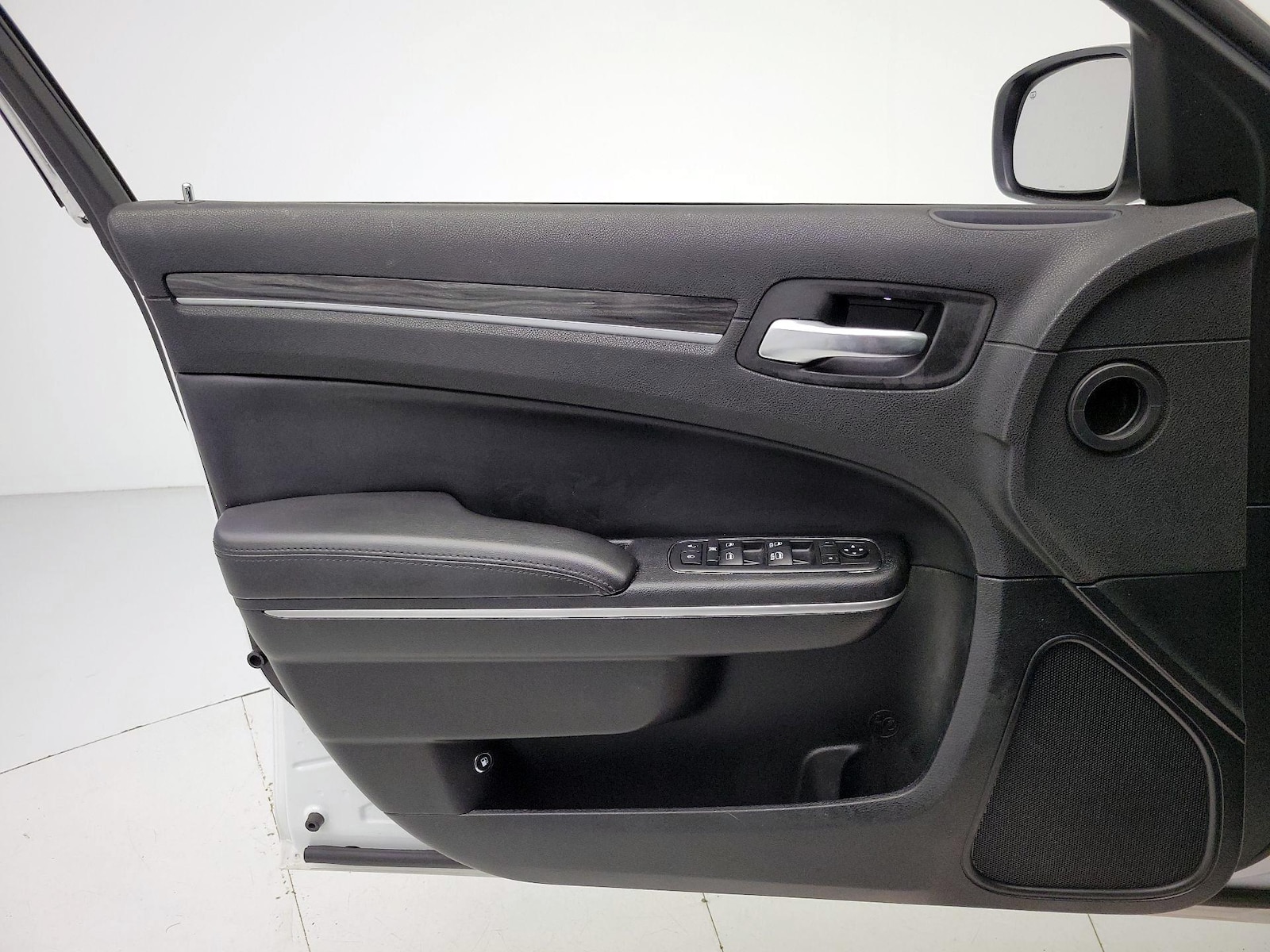 2019 Chrysler 300 Touring - Photo 13