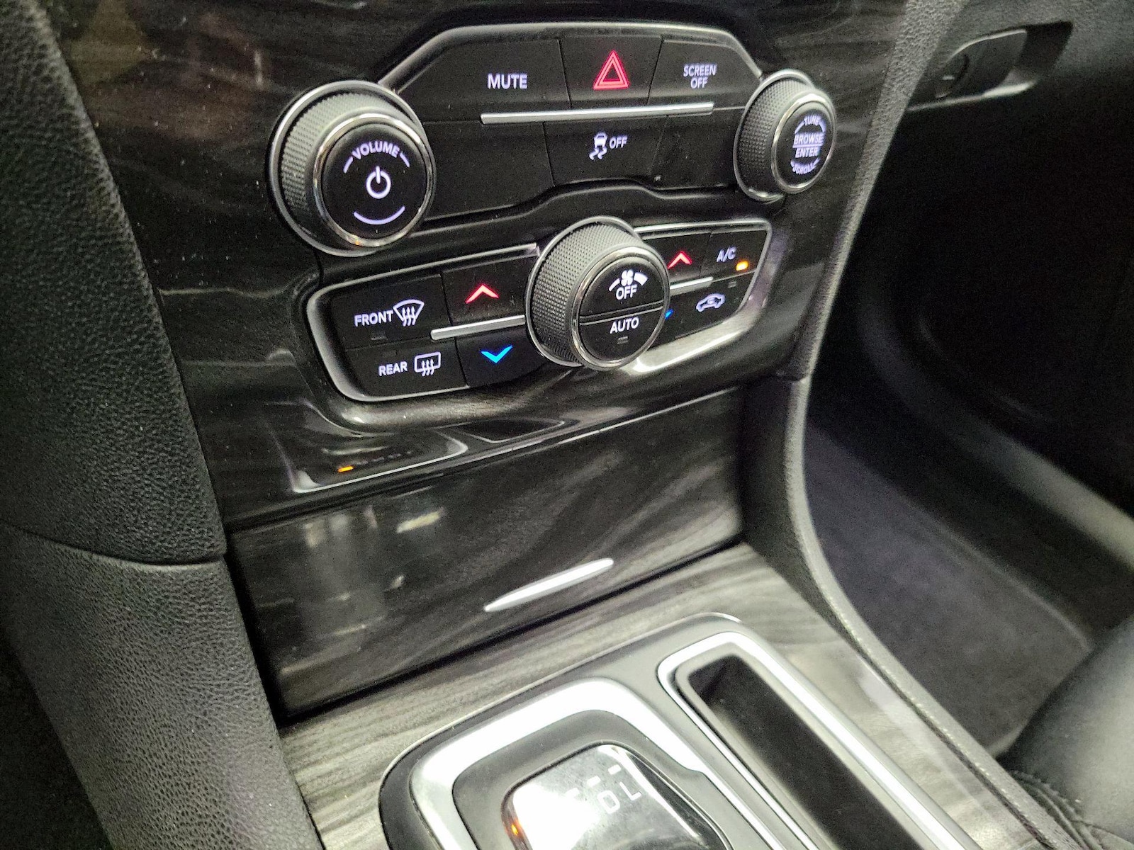 2019 Chrysler 300 Touring - Photo 17