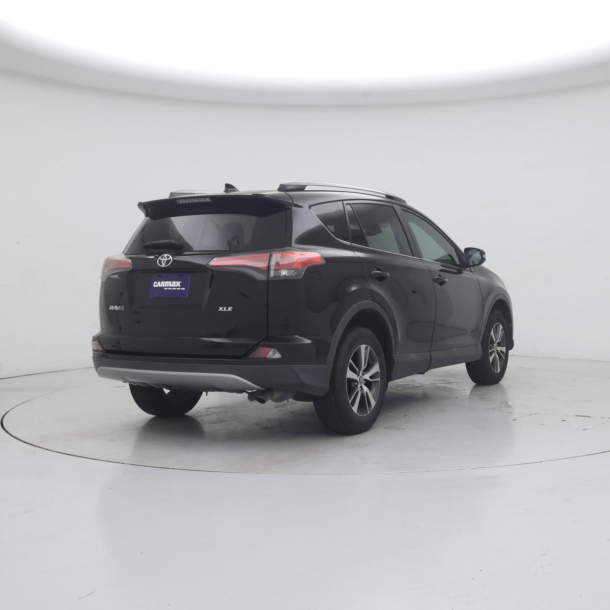 Thumbnail: 2017 Toyota RAV4 - 8