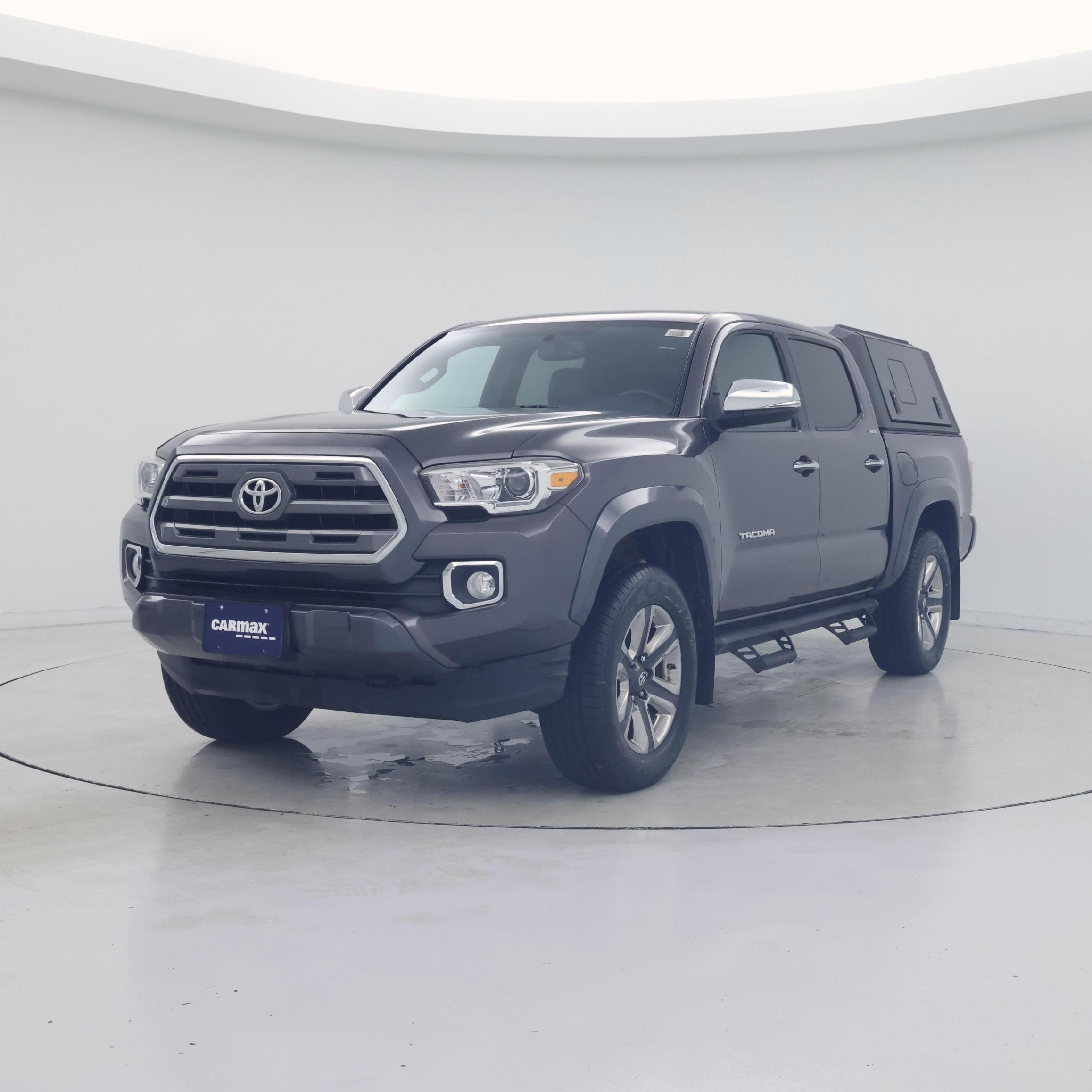 Thumbnail: 2017 Toyota Tacoma - 4