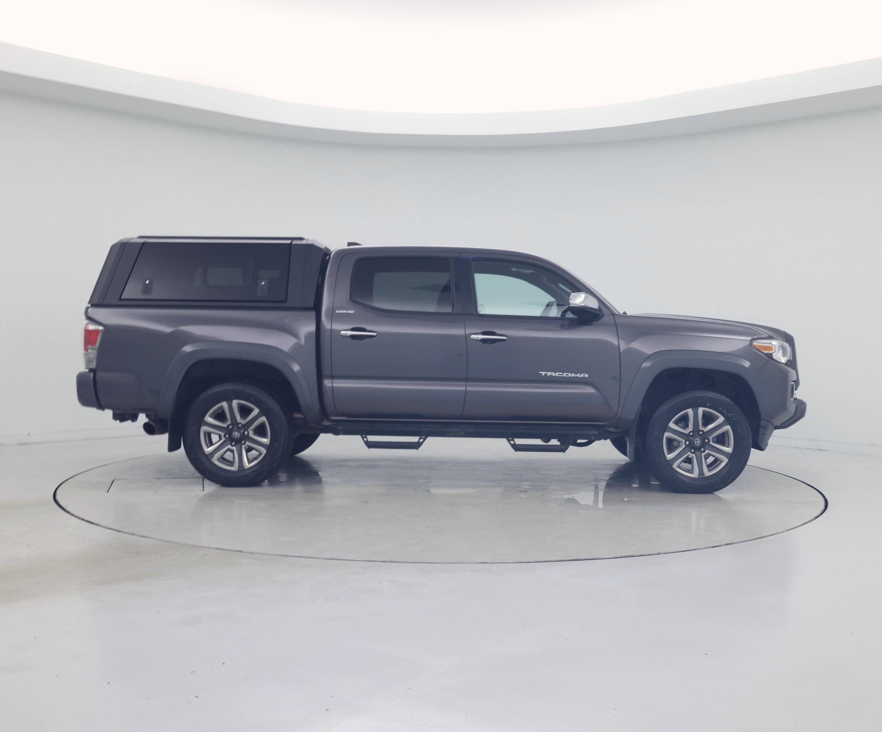 Thumbnail: 2017 Toyota Tacoma - 7