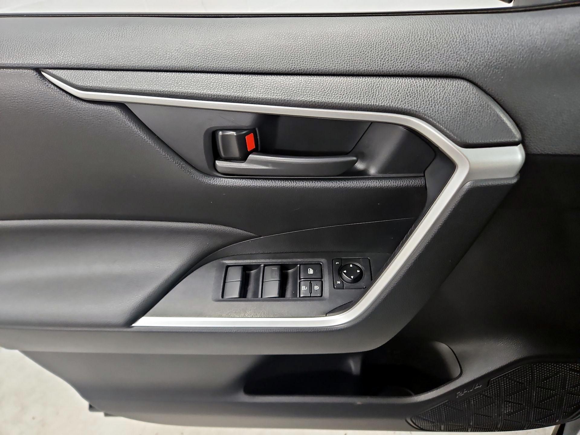 Thumbnail: 2021 Toyota RAV4 - 12