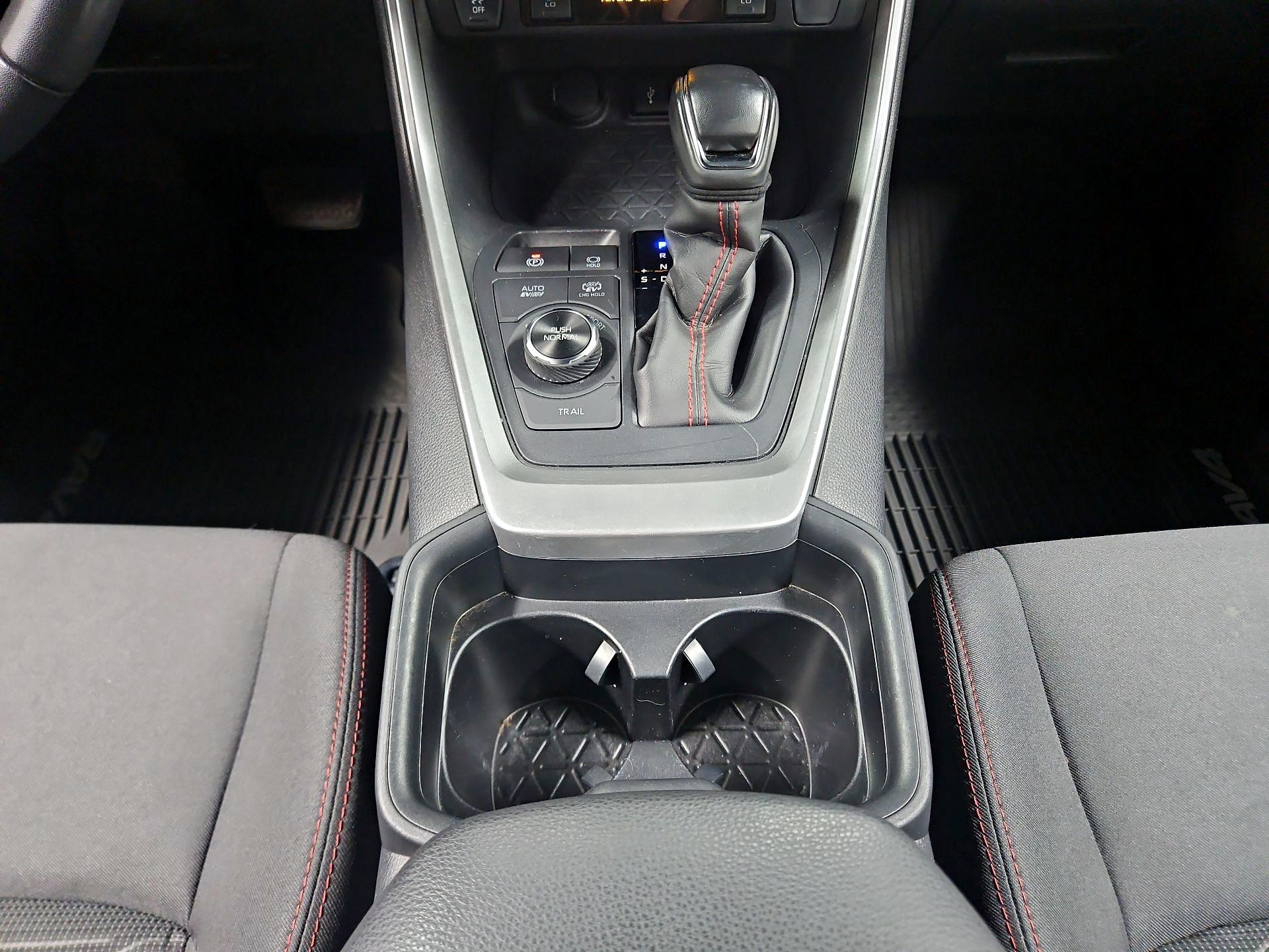 Thumbnail: 2021 Toyota RAV4 - 17