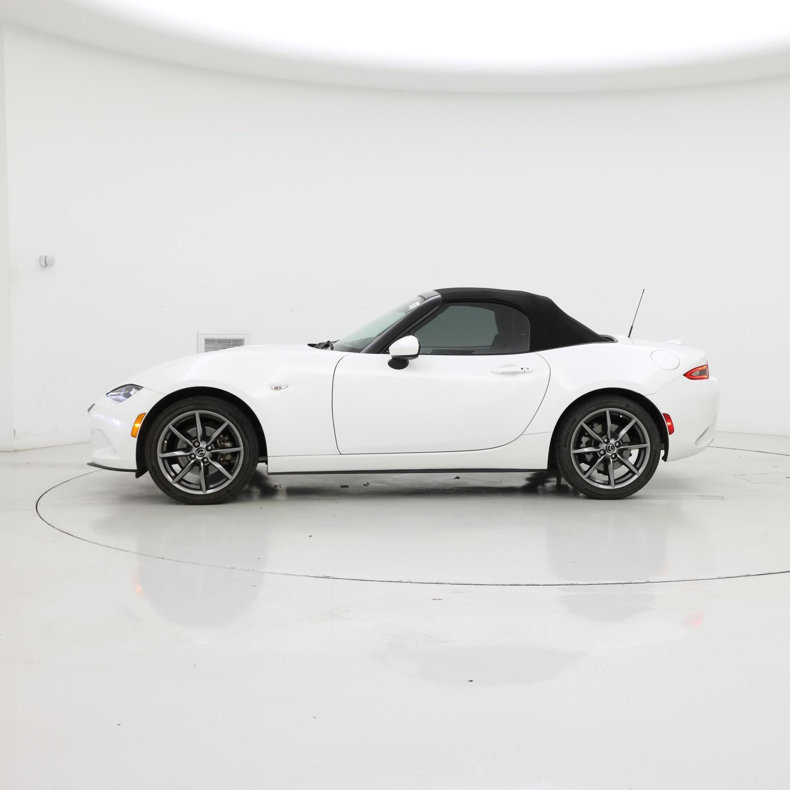 Thumbnail: 2016 Mazda MX-5 Miata - 3