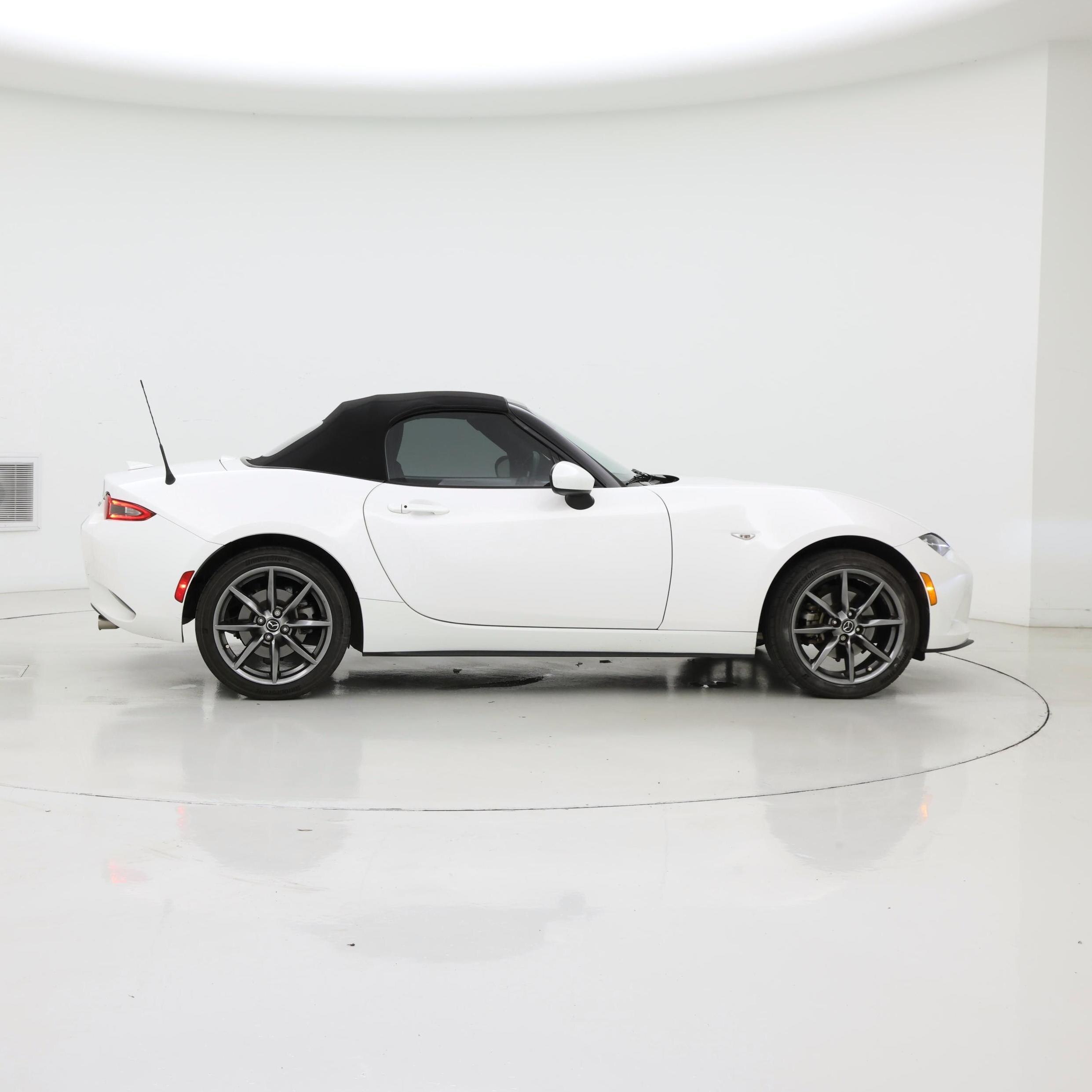 Thumbnail: 2016 Mazda MX-5 Miata - 7