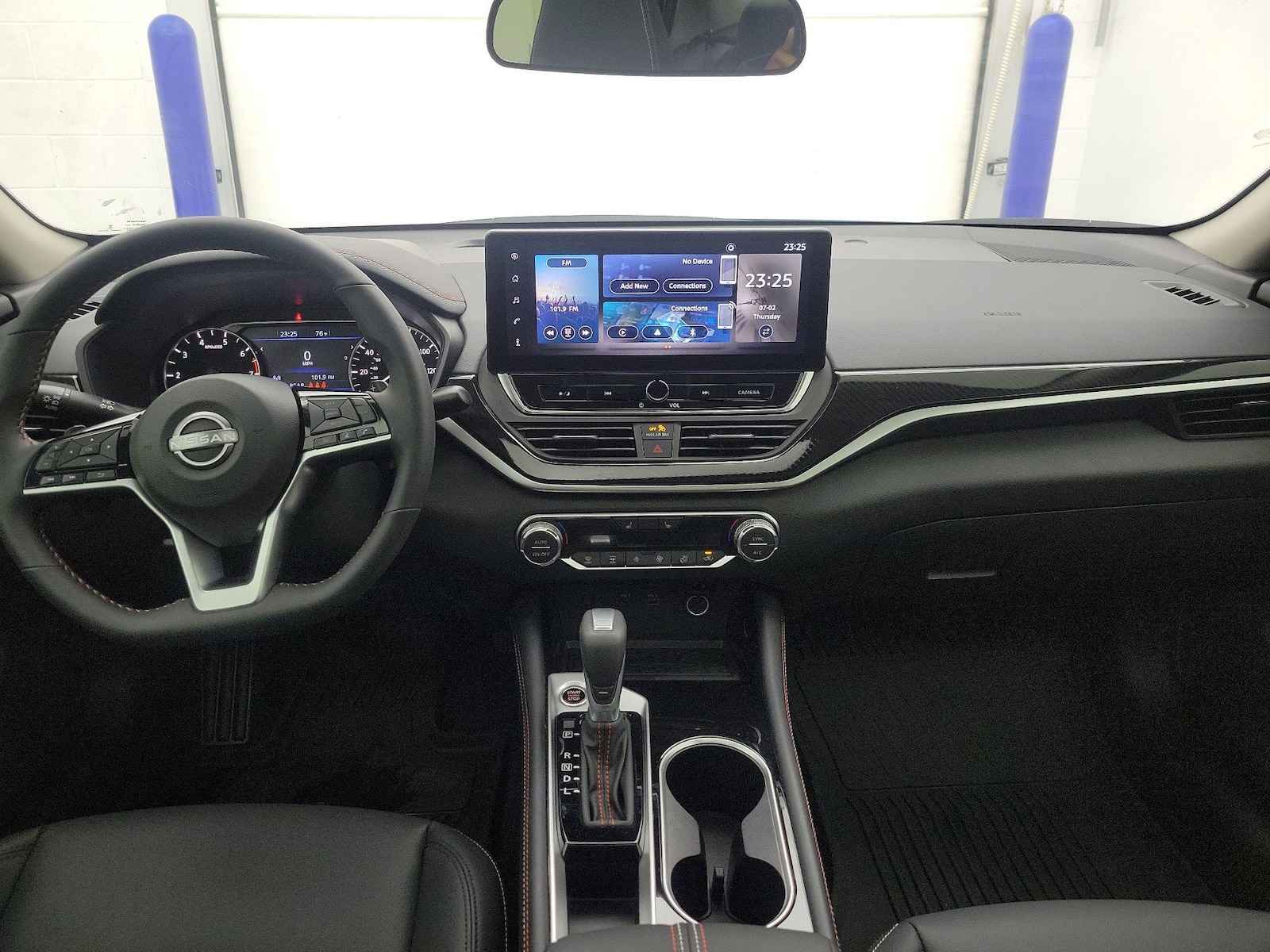 2025 Nissan Altima SR - Photo 10