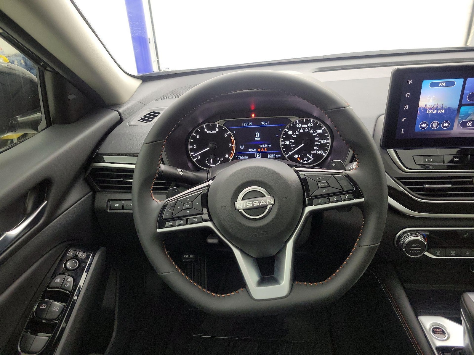 2025 Nissan Altima SR - Photo 11