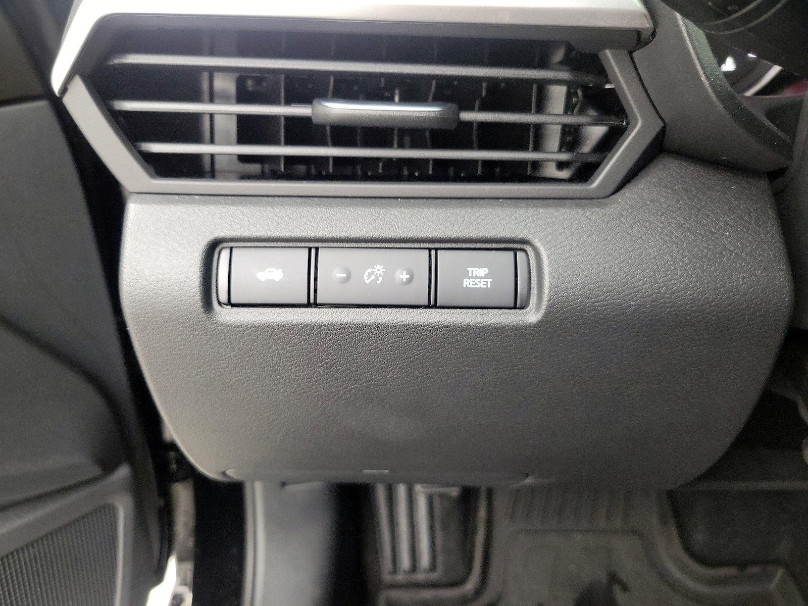 2025 Nissan Altima SR - Photo 14