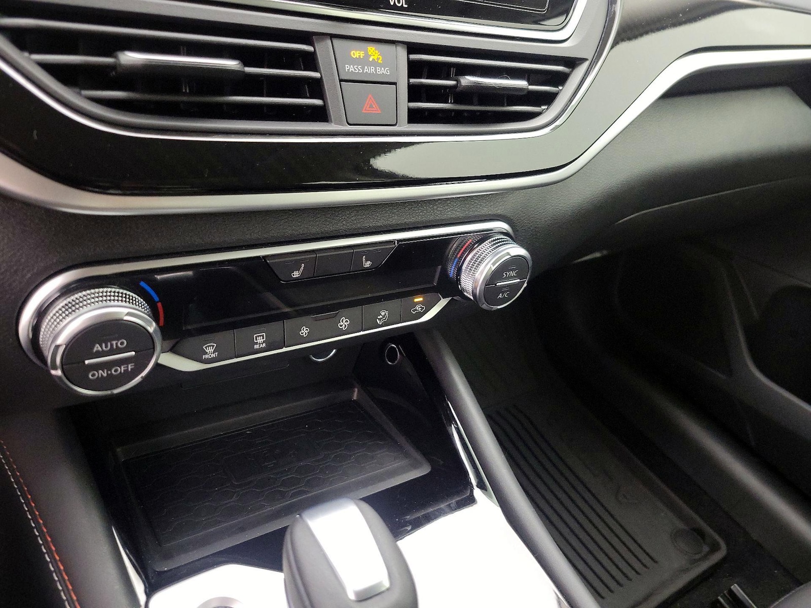 2025 Nissan Altima SR - Photo 17