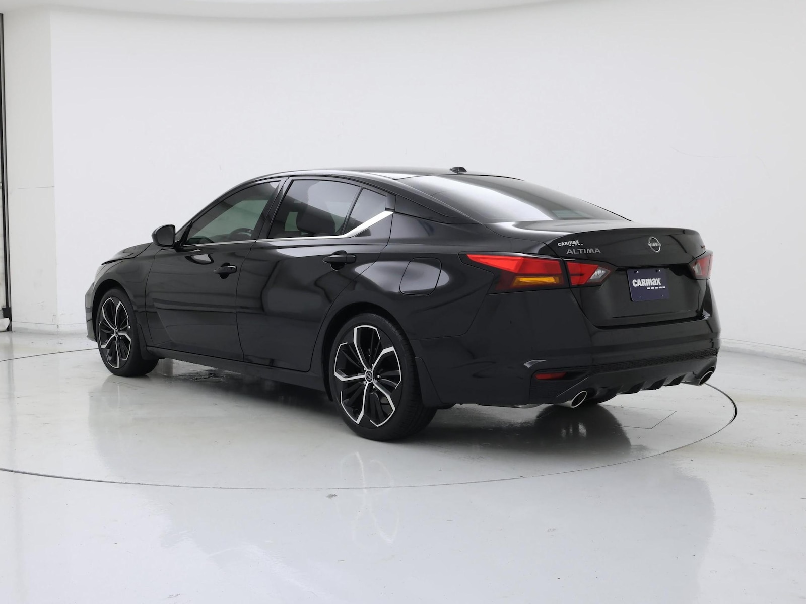 2025 Nissan Altima SR - Photo 3