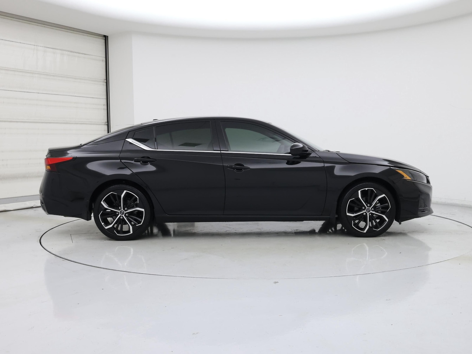 2025 Nissan Altima SR - Photo 8