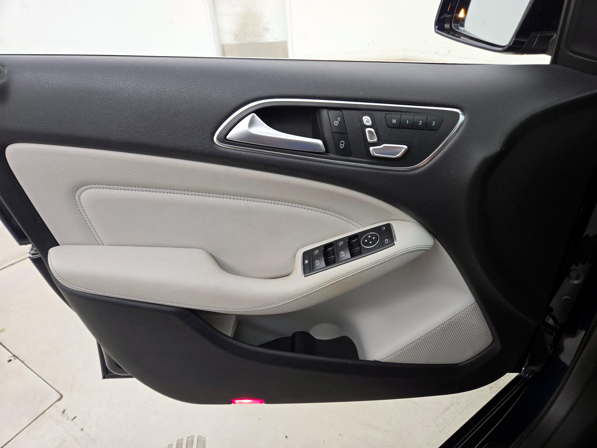 Thumbnail: 2017 Mercedes-Benz B-Class - 12