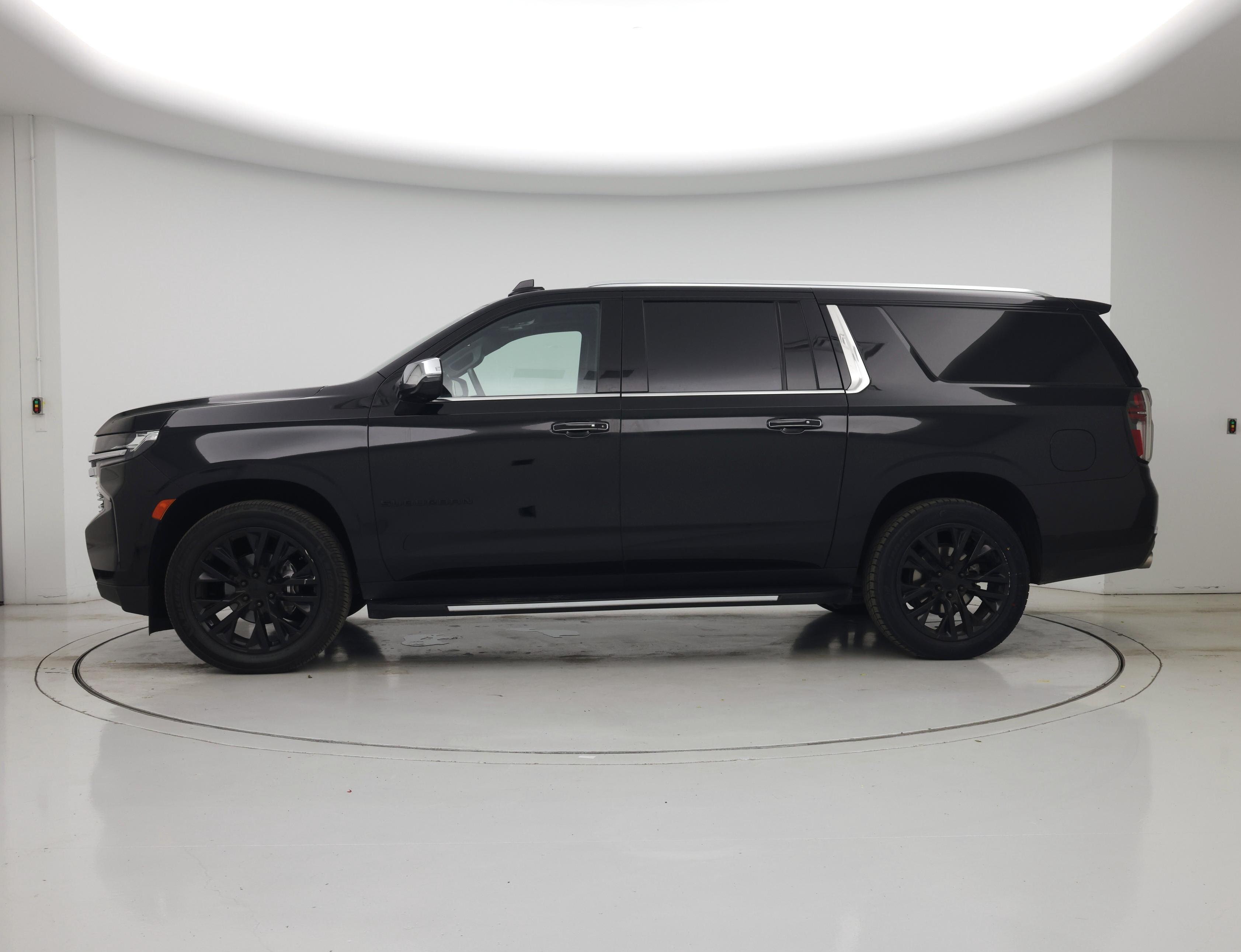 Thumbnail: 2023 Chevrolet Suburban - 3