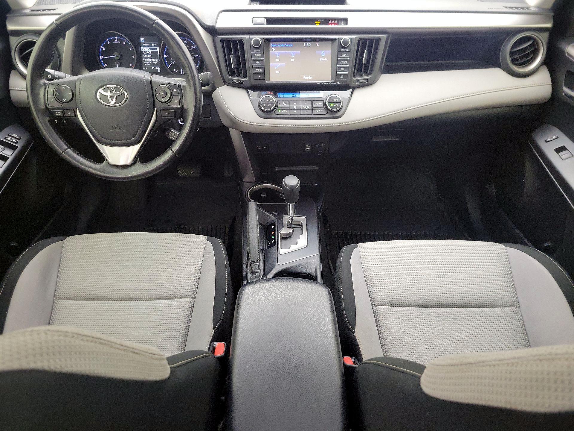 Thumbnail: 2017 Toyota RAV4 - 9