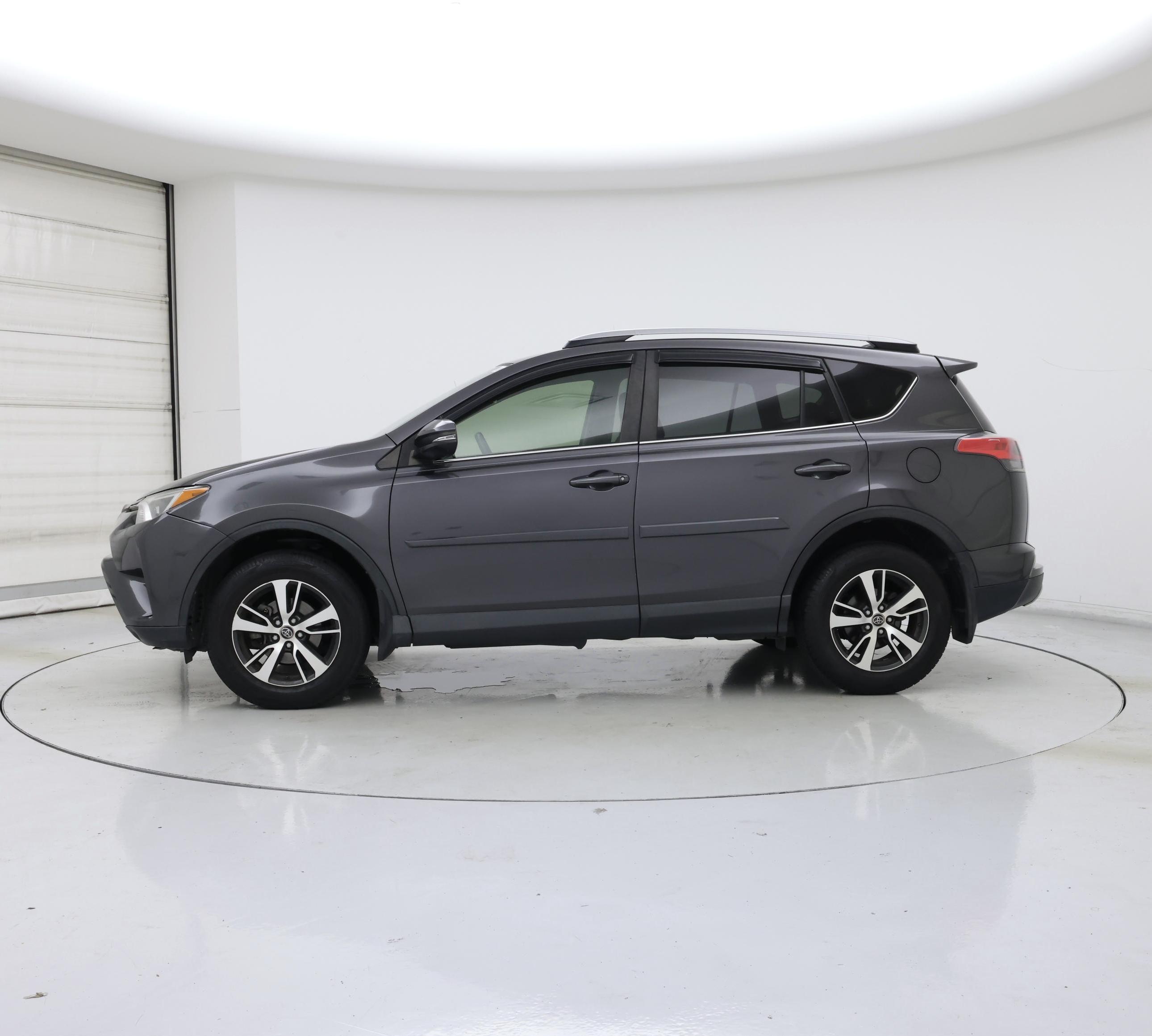 Thumbnail: 2017 Toyota RAV4 - 3
