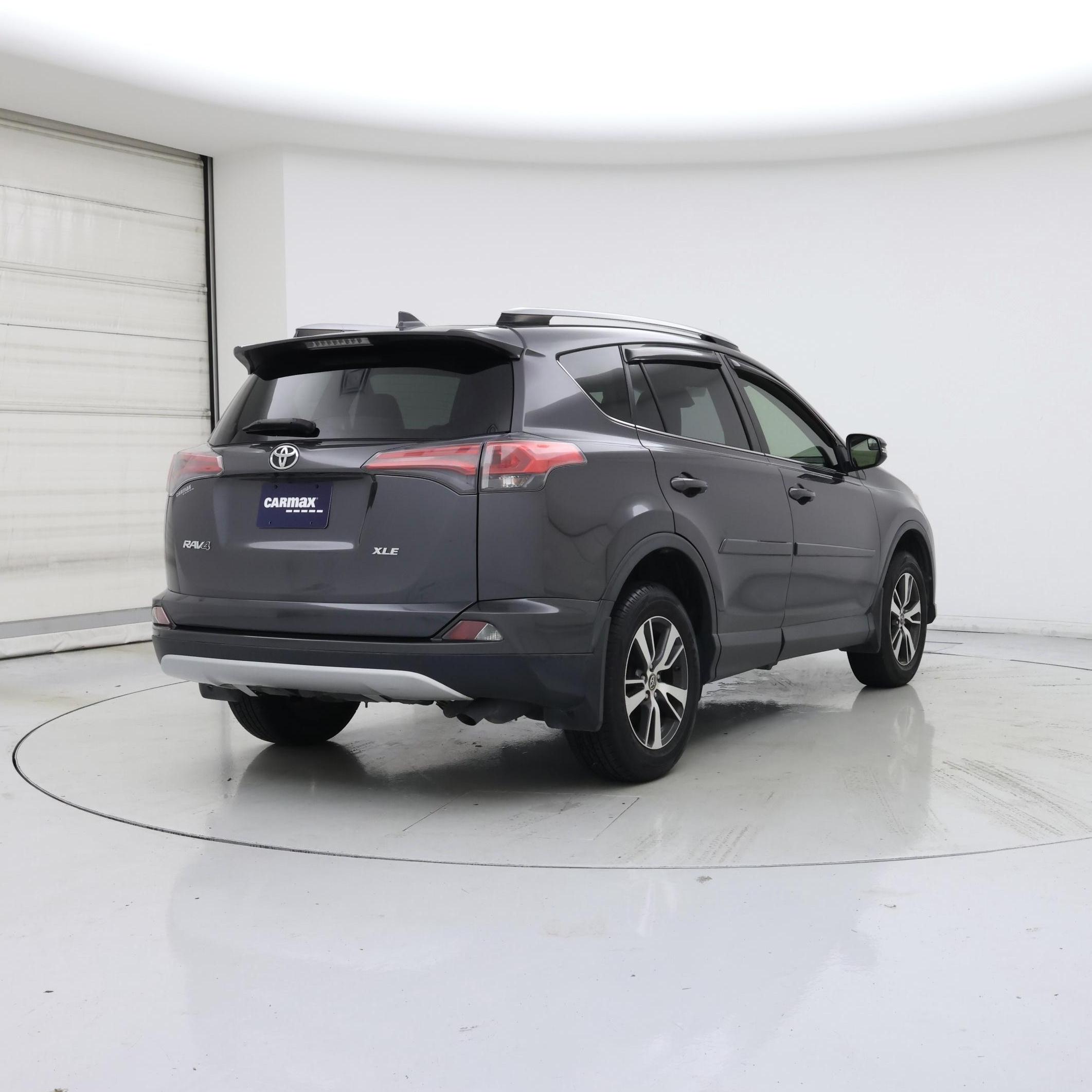 Thumbnail: 2017 Toyota RAV4 - 8