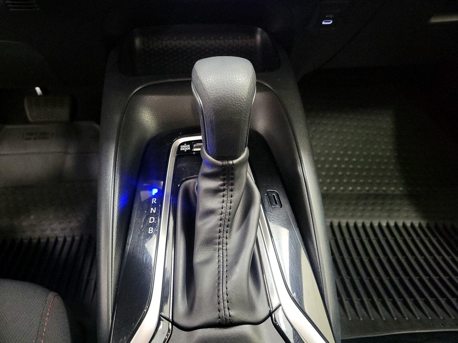 2024 Toyota Corolla SE - Photo 18