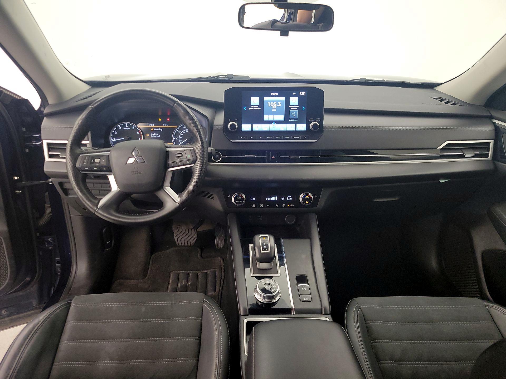 Thumbnail: 2023 Mitsubishi Outlander - 9