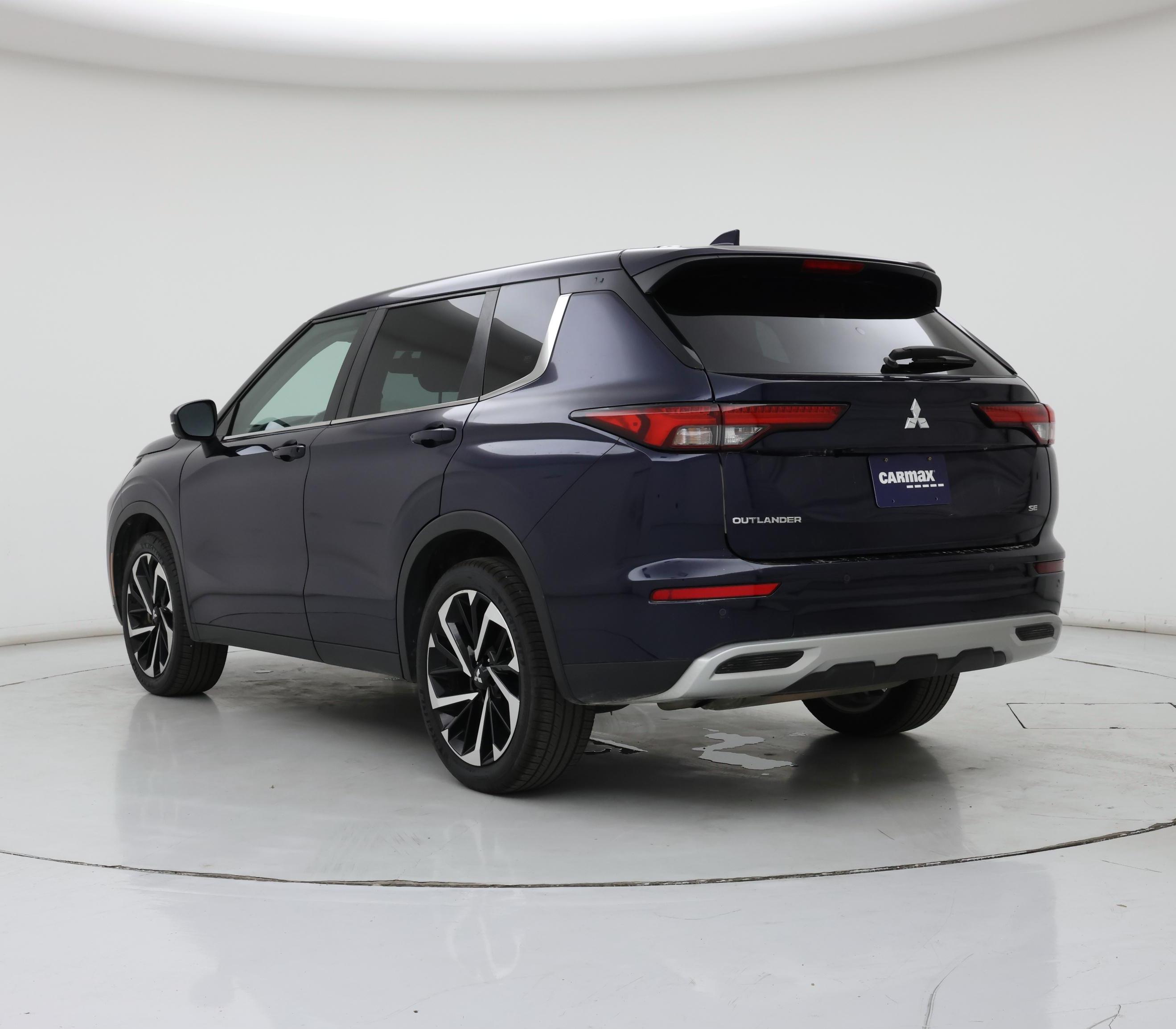 Thumbnail: 2023 Mitsubishi Outlander - 2