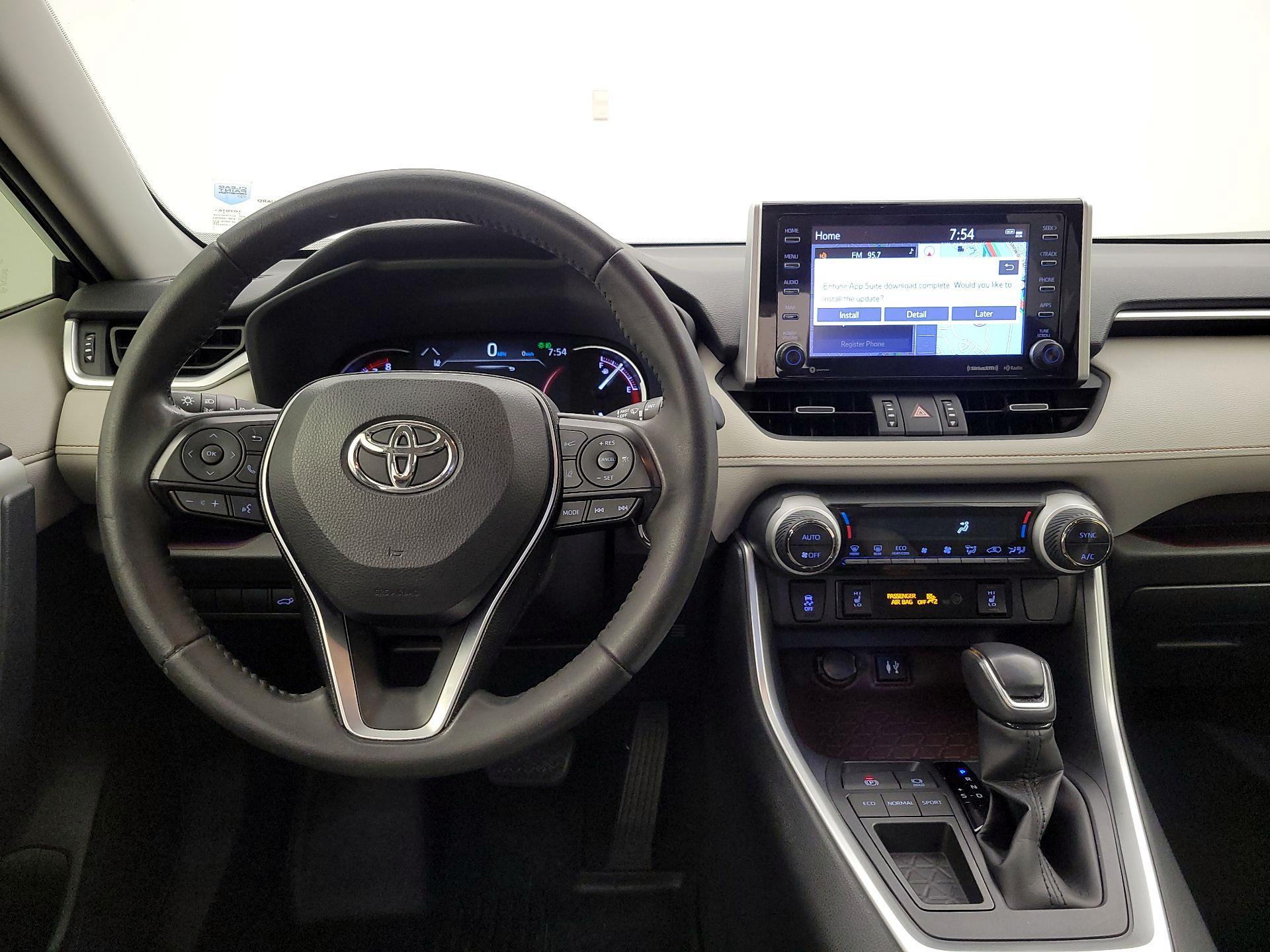 Thumbnail: 2019 Toyota RAV4 - 9