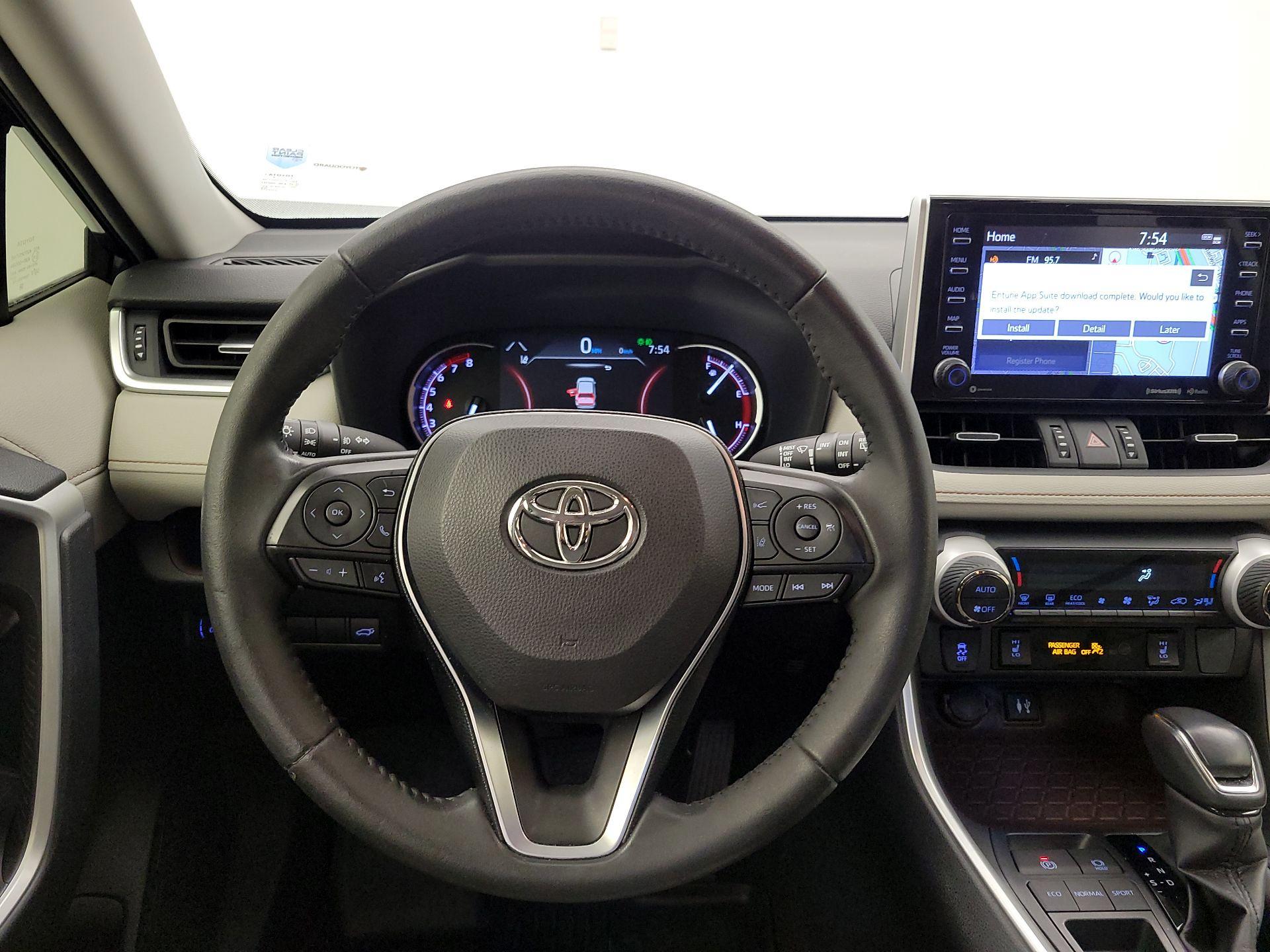 Thumbnail: 2019 Toyota RAV4 - 10