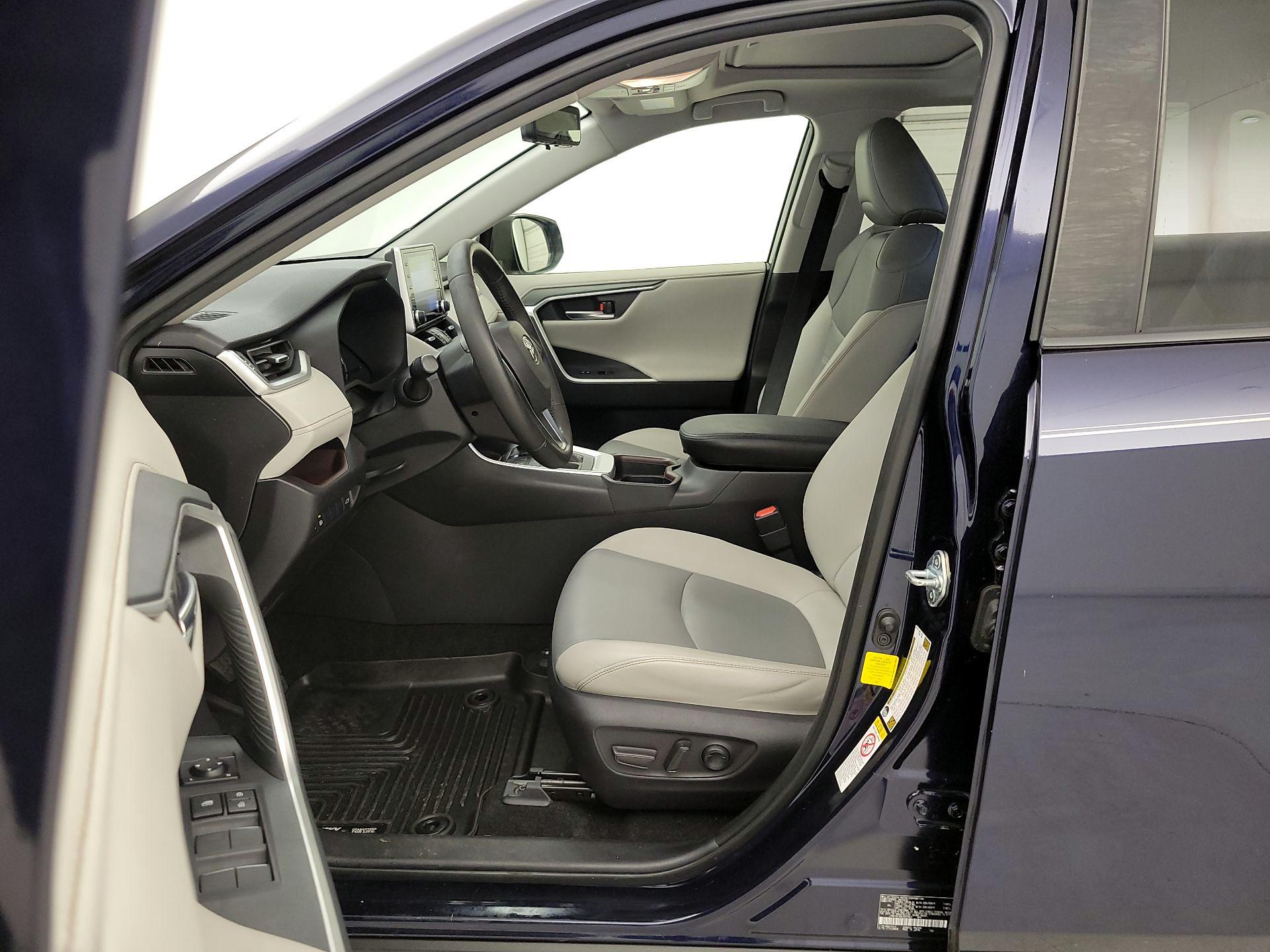 Thumbnail: 2019 Toyota RAV4 - 11