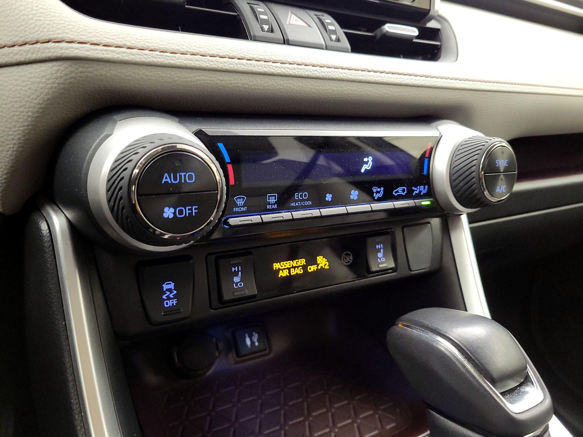 Thumbnail: 2019 Toyota RAV4 - 16