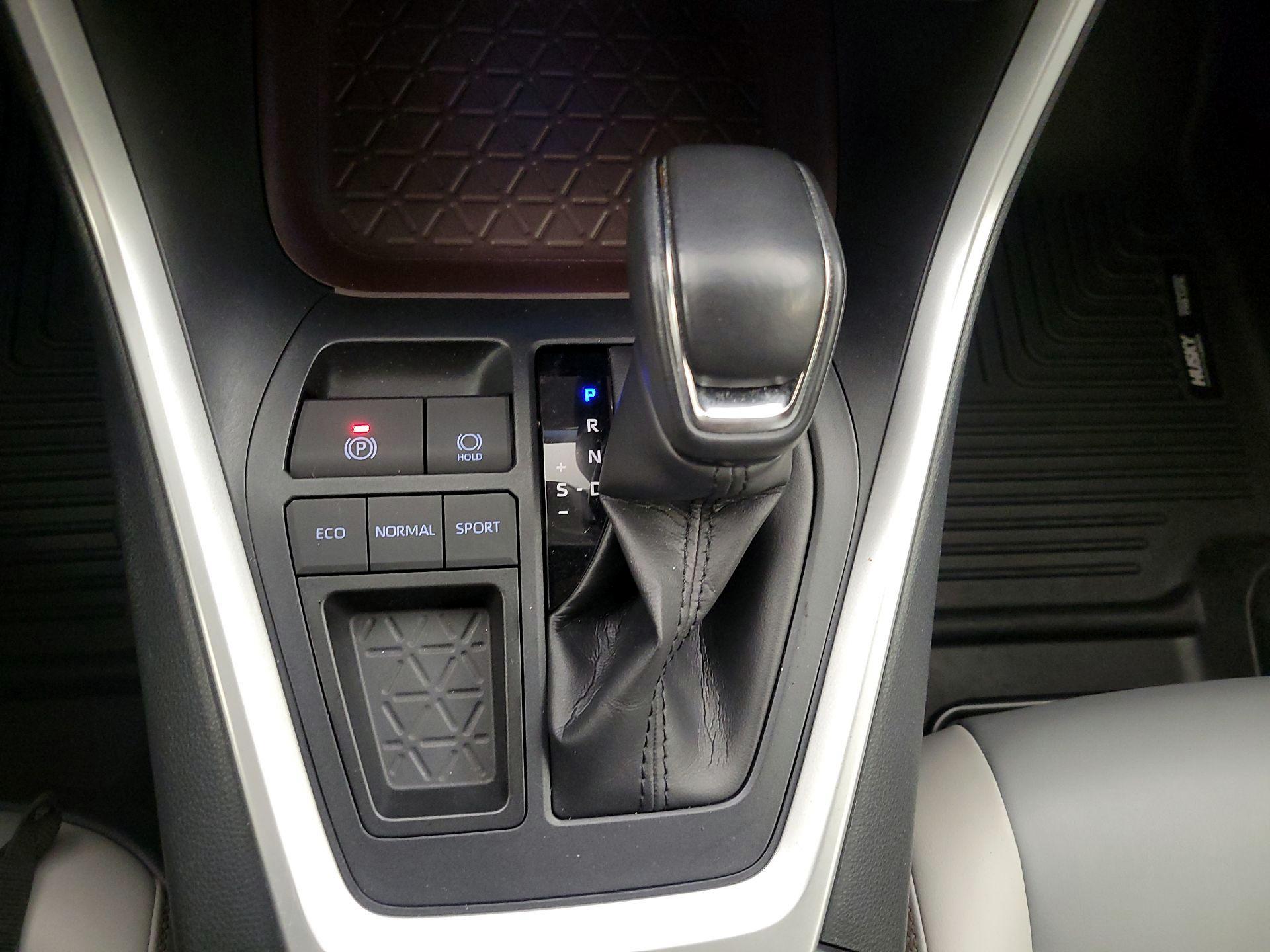Thumbnail: 2019 Toyota RAV4 - 17