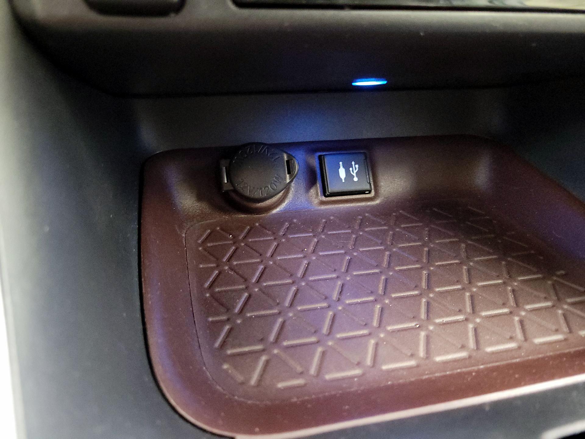 Thumbnail: 2019 Toyota RAV4 - 18