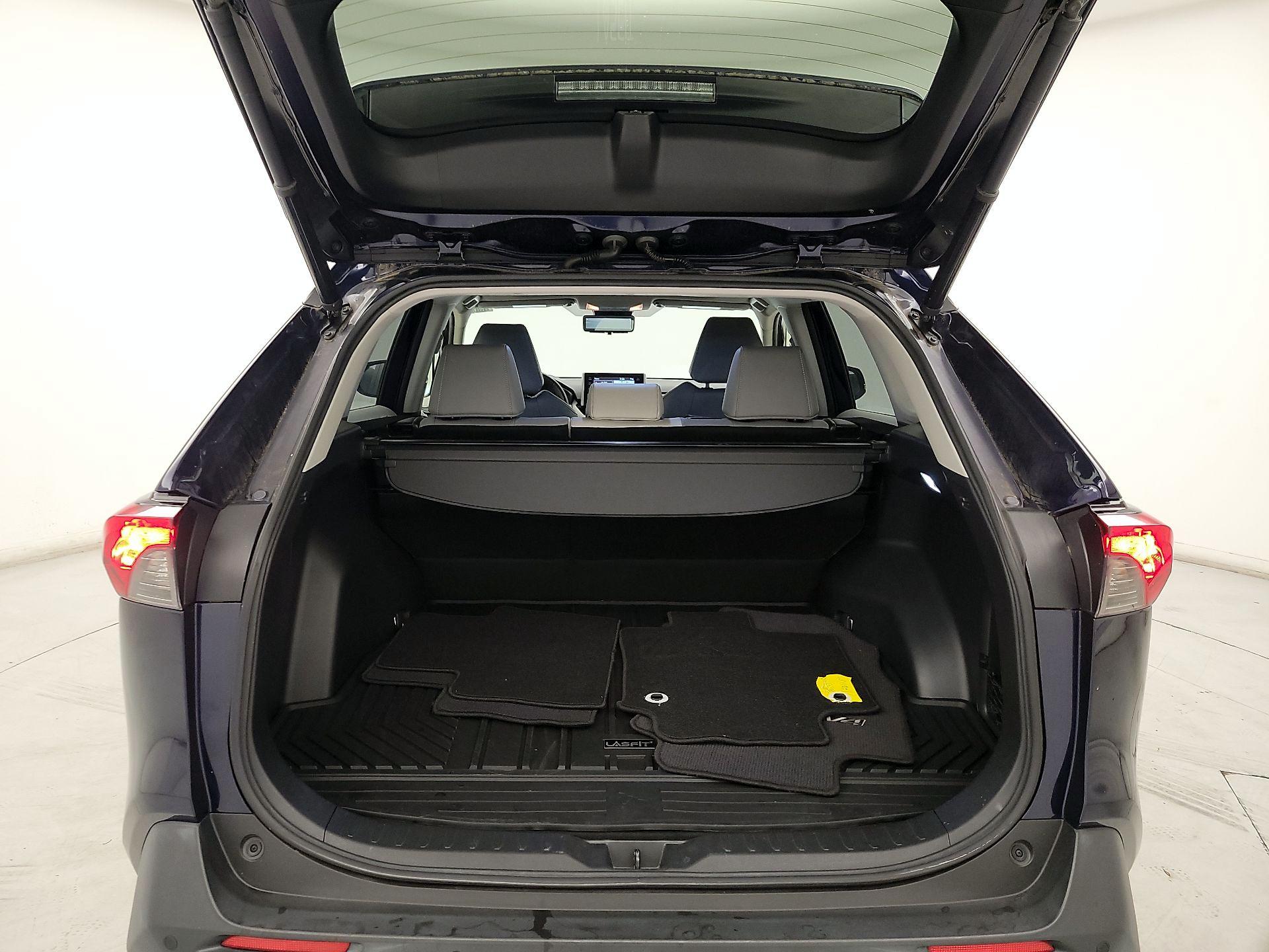 Thumbnail: 2019 Toyota RAV4 - 20