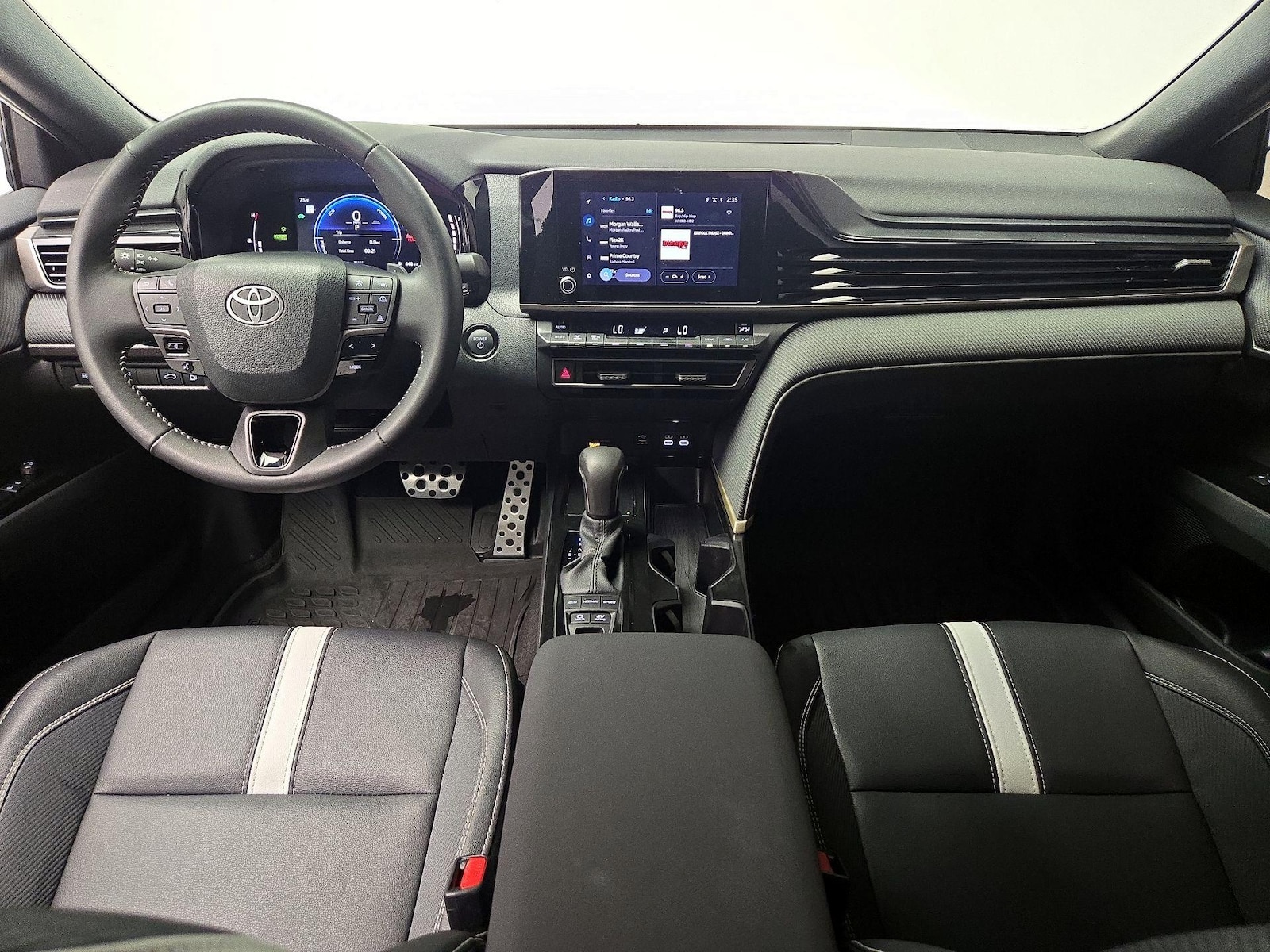 2026 Toyota Camry SE - Photo 10