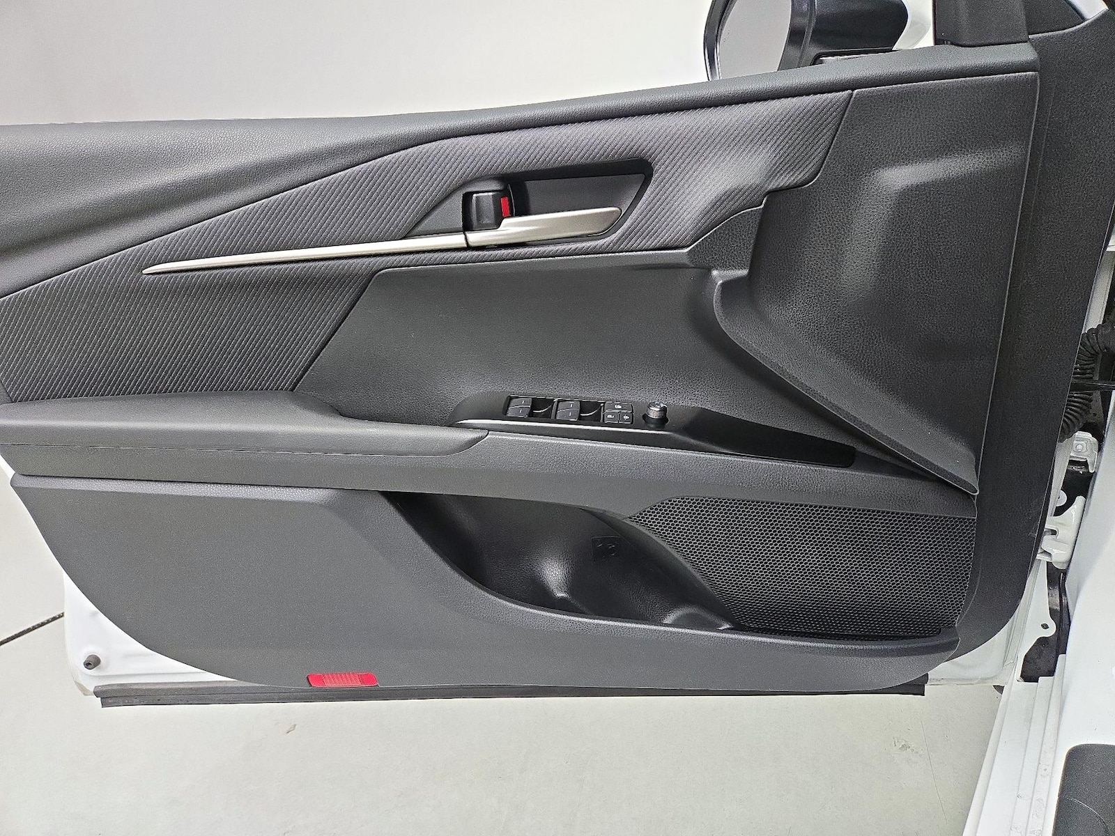 2026 Toyota Camry SE - Photo 13