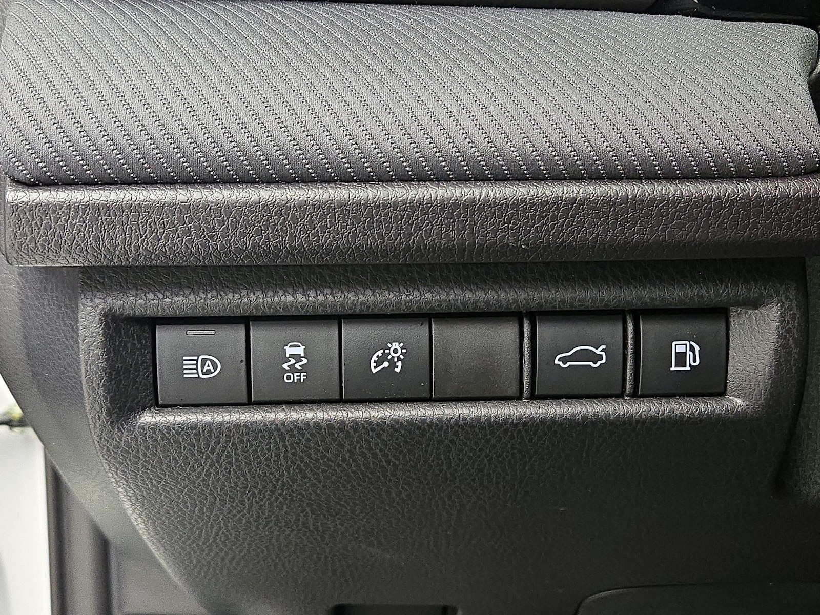 2026 Toyota Camry SE - Photo 14
