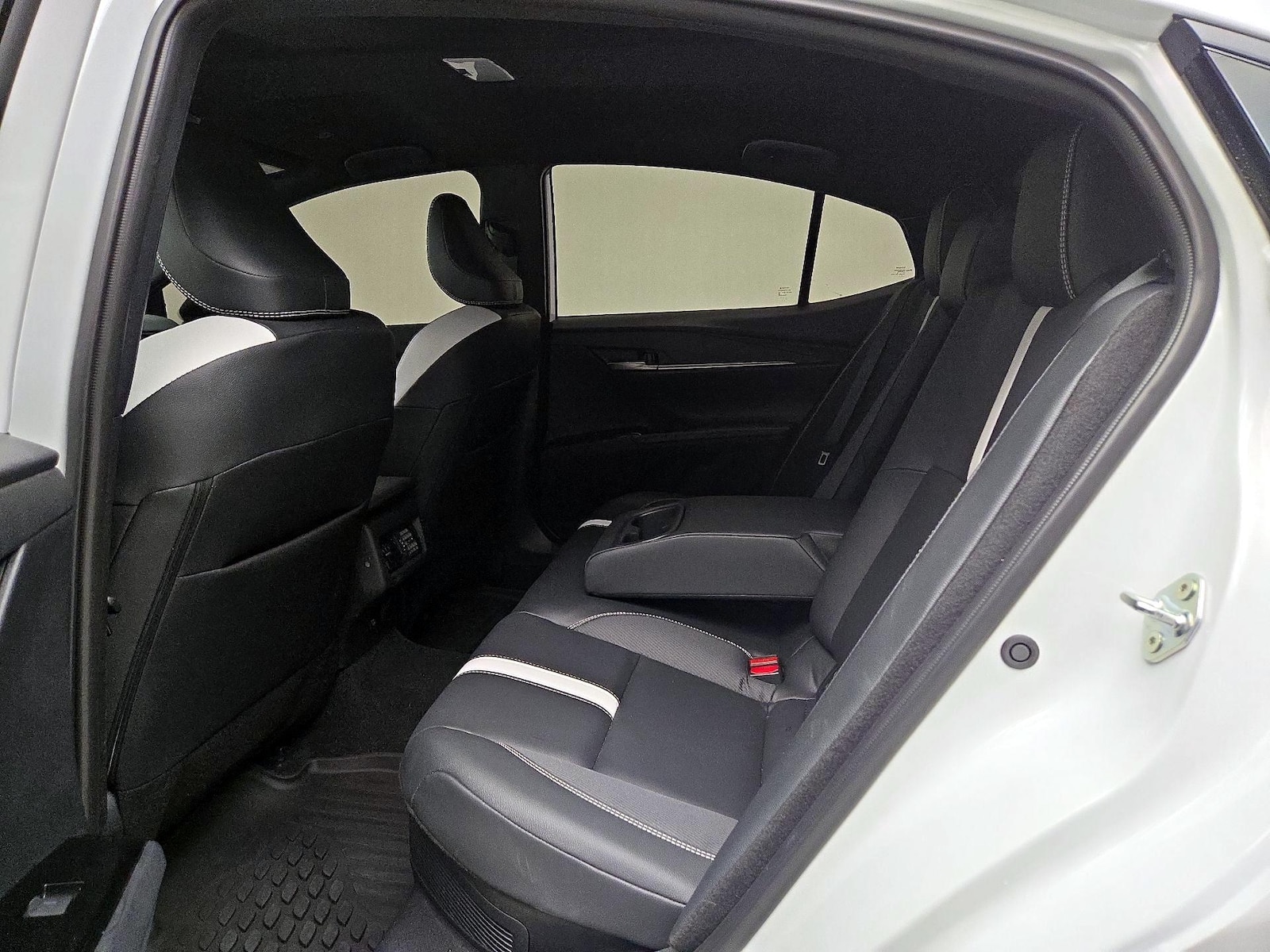2026 Toyota Camry SE - Photo 20