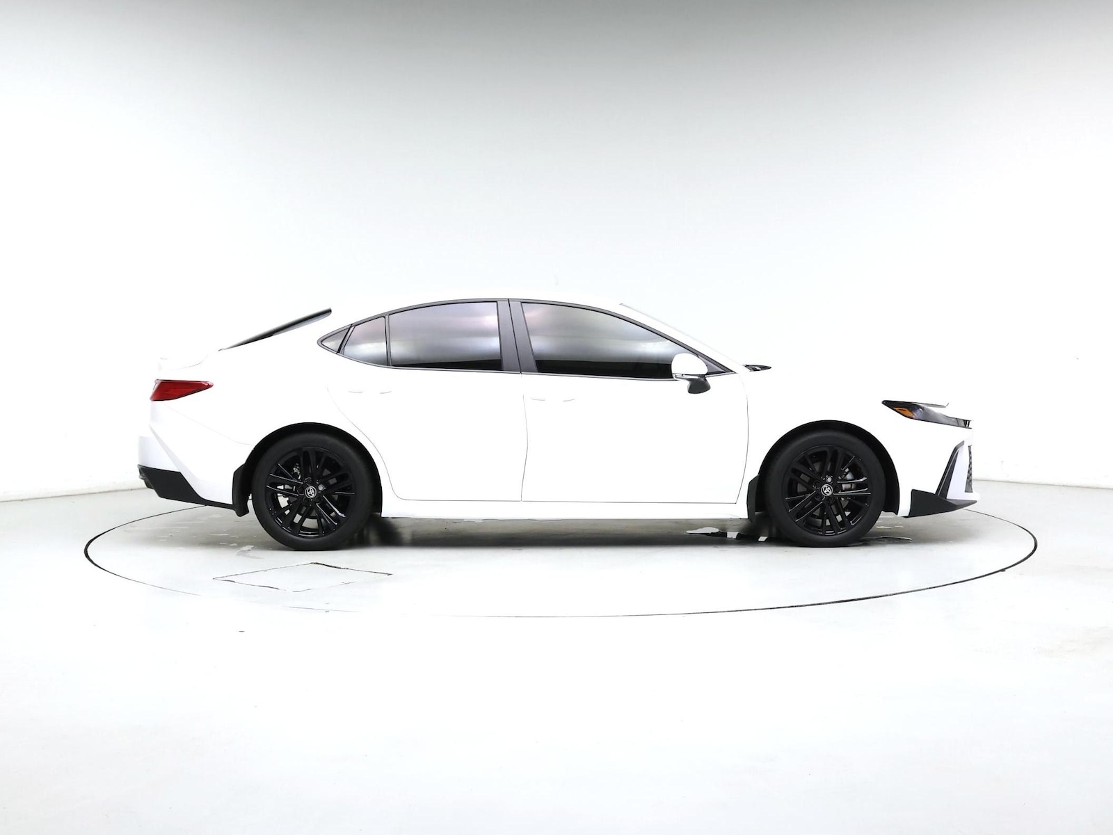 2026 Toyota Camry SE - Photo 8