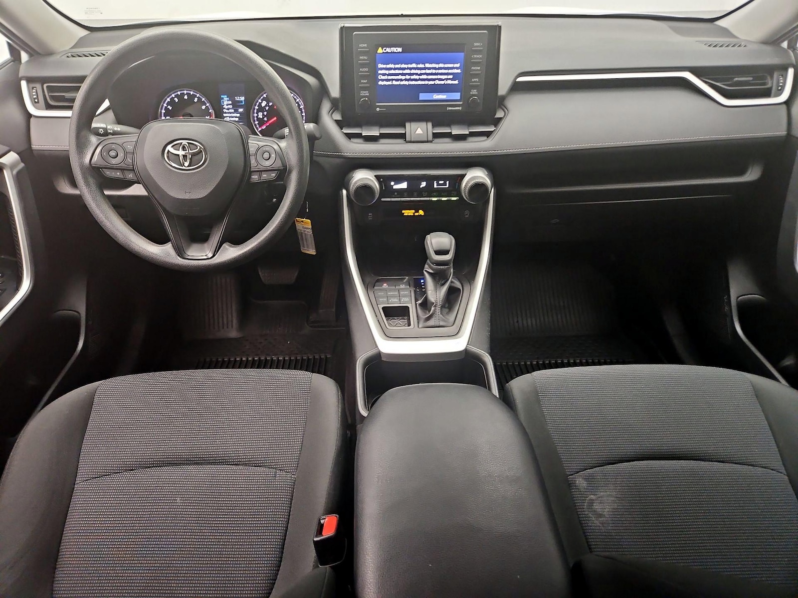 2022 Toyota RAV4 LE - Photo 10