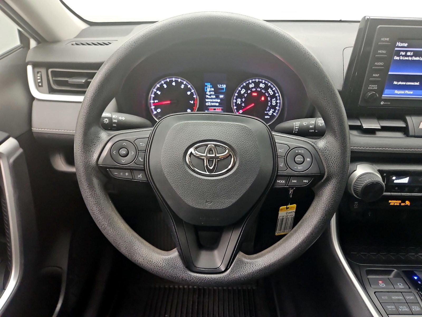 2022 Toyota RAV4 LE - Photo 11