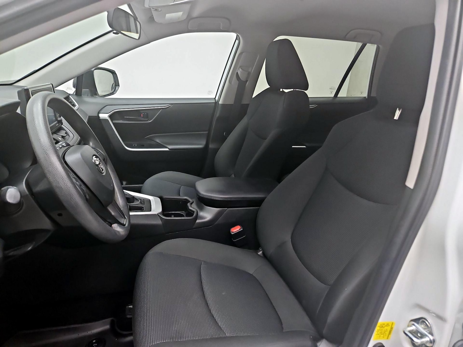 2022 Toyota RAV4 LE - Photo 12