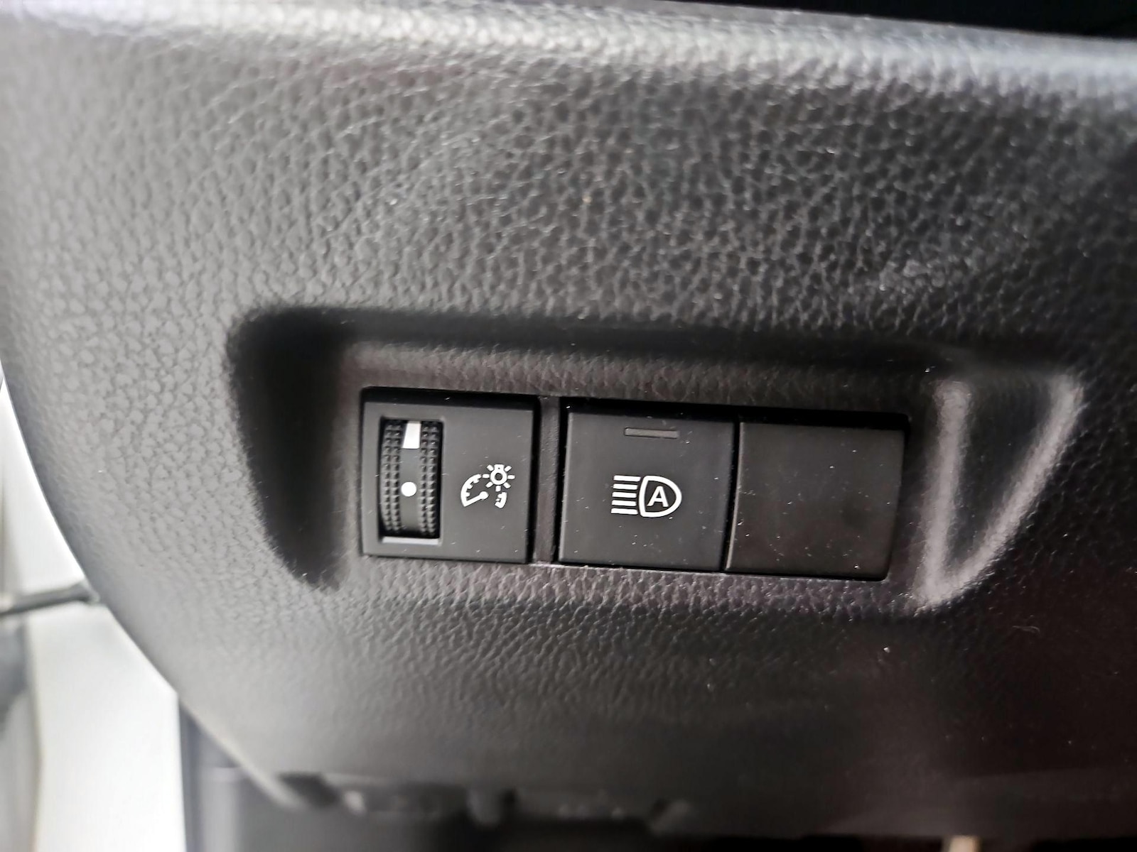 2022 Toyota RAV4 LE - Photo 14