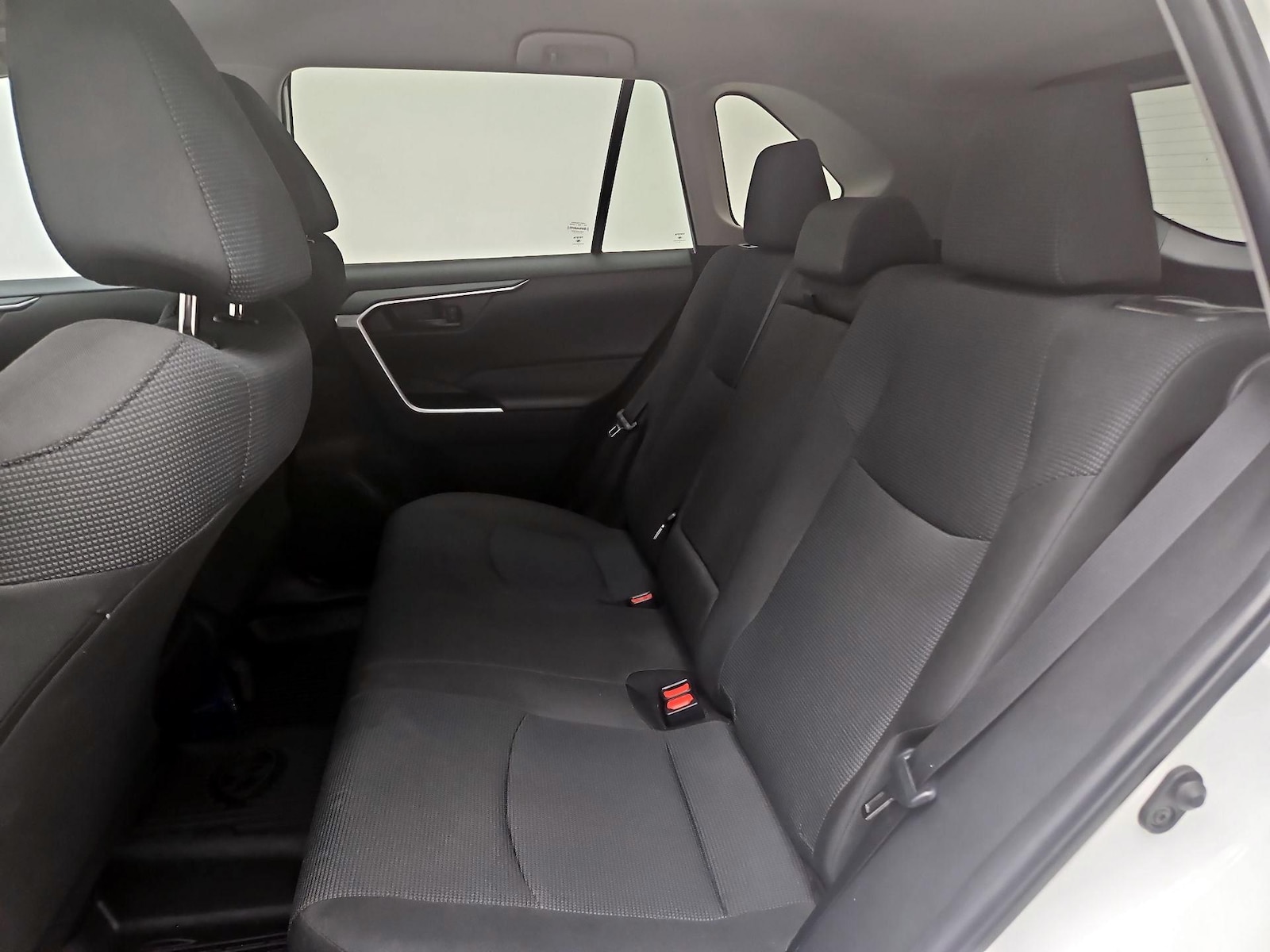 2022 Toyota RAV4 LE - Photo 20