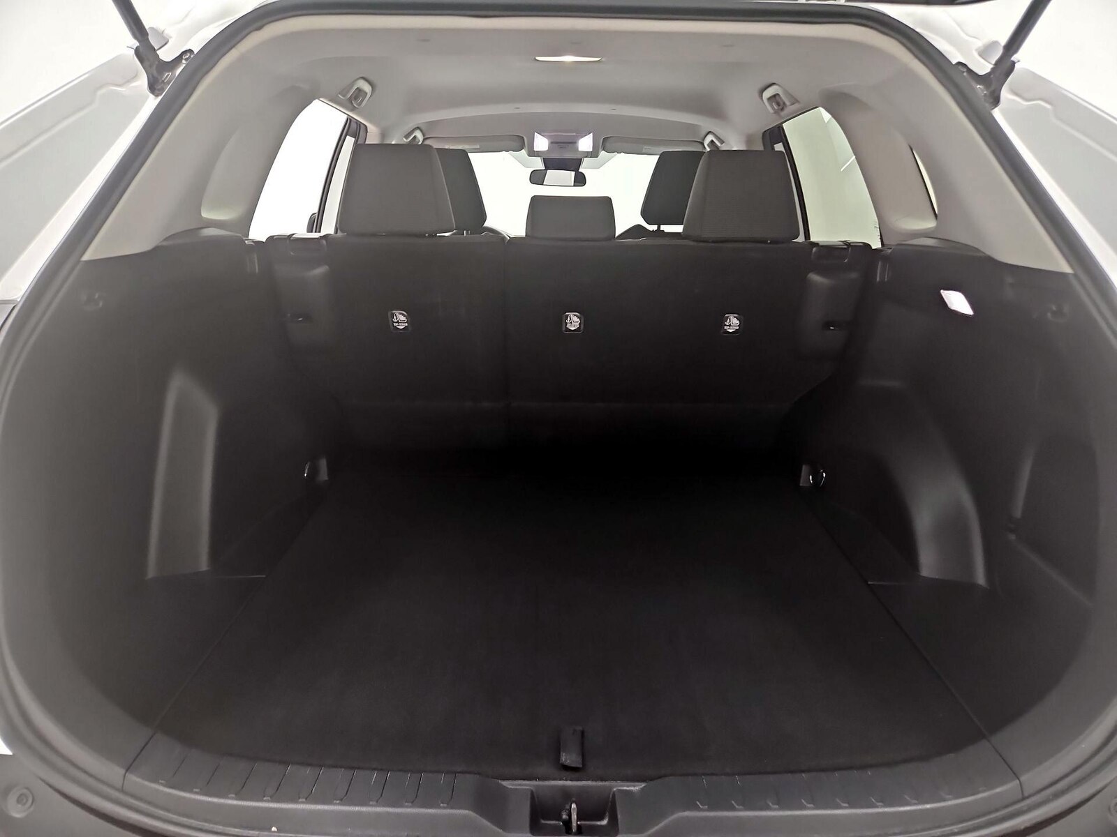 2022 Toyota RAV4 LE - Photo 21