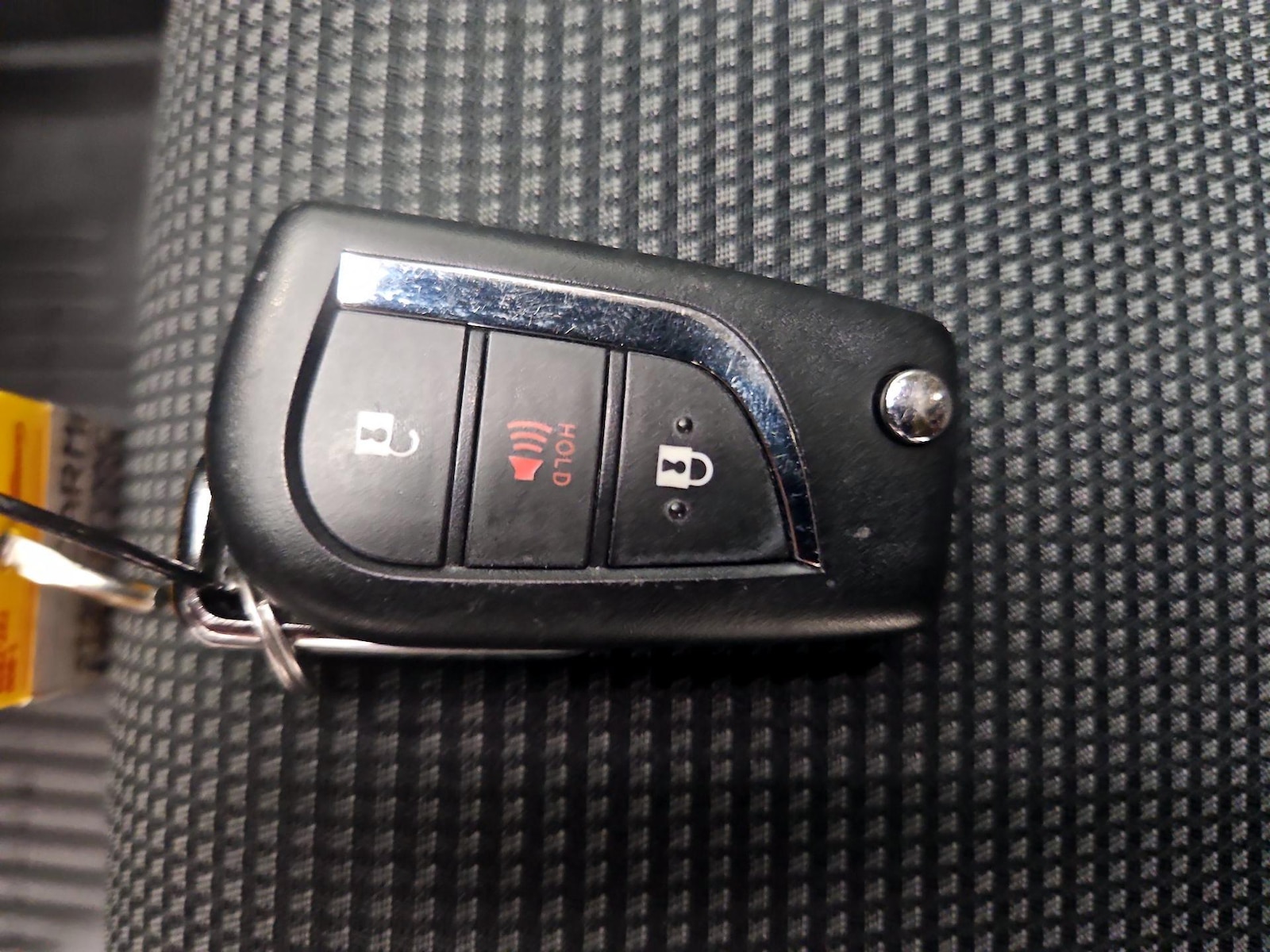 2022 Toyota RAV4 LE - Photo 24