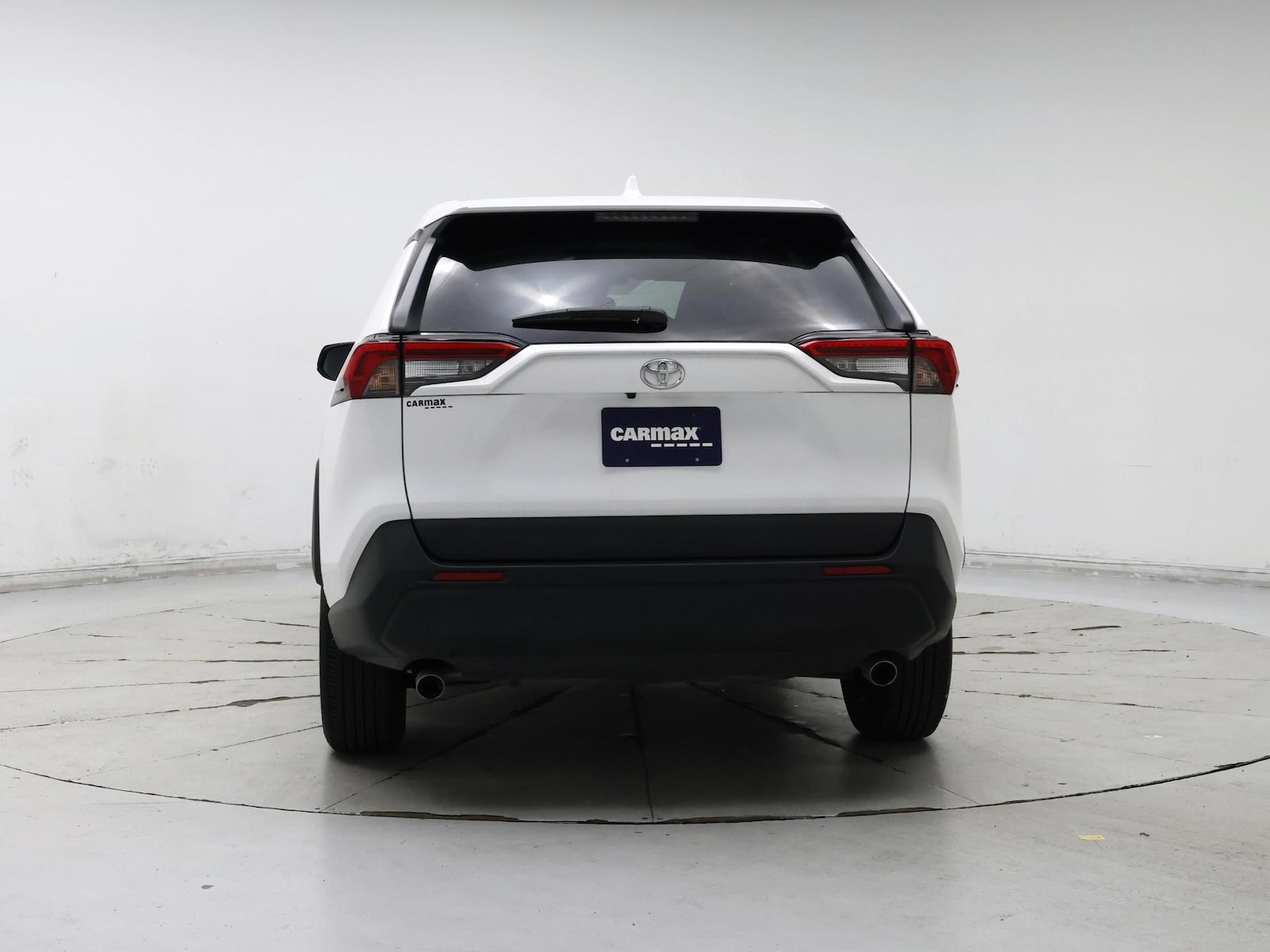 2022 Toyota RAV4 LE - Photo 7