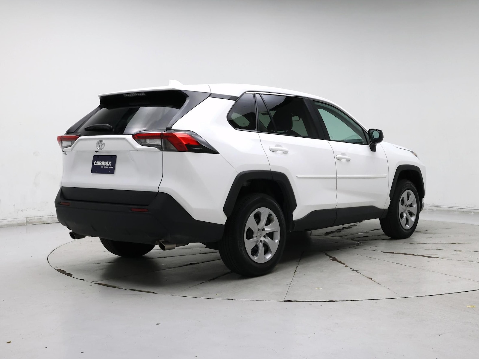 2022 Toyota RAV4 LE - Photo 9