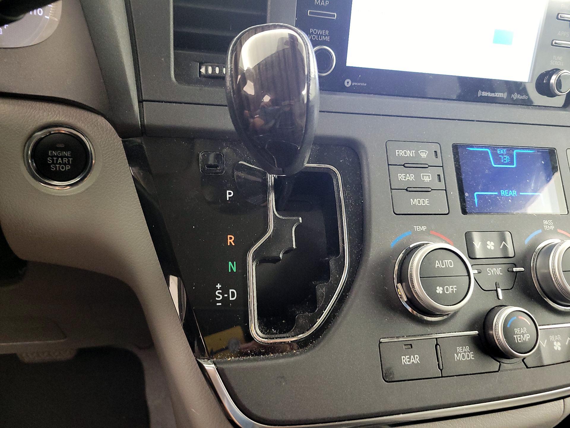 Thumbnail: 2019 Toyota Sienna - 17